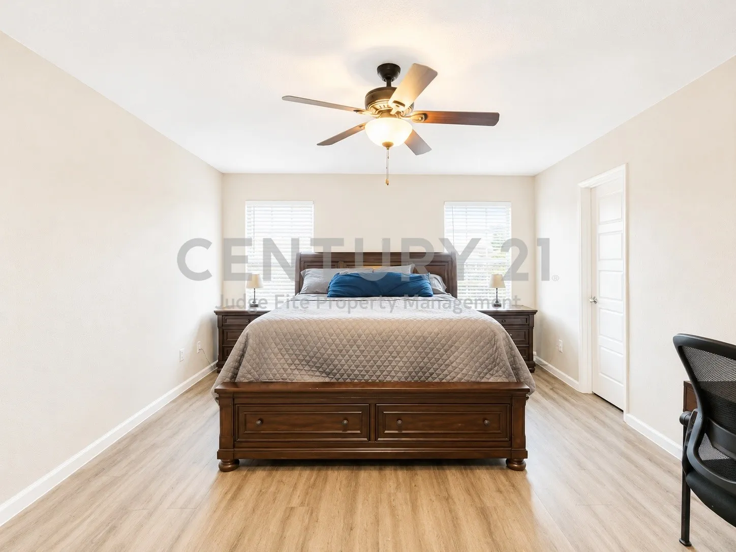 Single Family Residence For Rent in Tarrant County , 856 Poncho Lane, Fort Worth, Texas 76052, 3 Bedroom, 2 Bathroom, 2 Garage spaces, 1,586 Sqft, built in 2006, mls#21275466, Real Estate Agent in Fort Worth, Homes For Rent in Tarrant county, Homes For Rent in Fort Worth, Realtor in Fort Worth Texas, Real Estate Brokerage Independent Realty Texas, Luminita Cordes Realtor