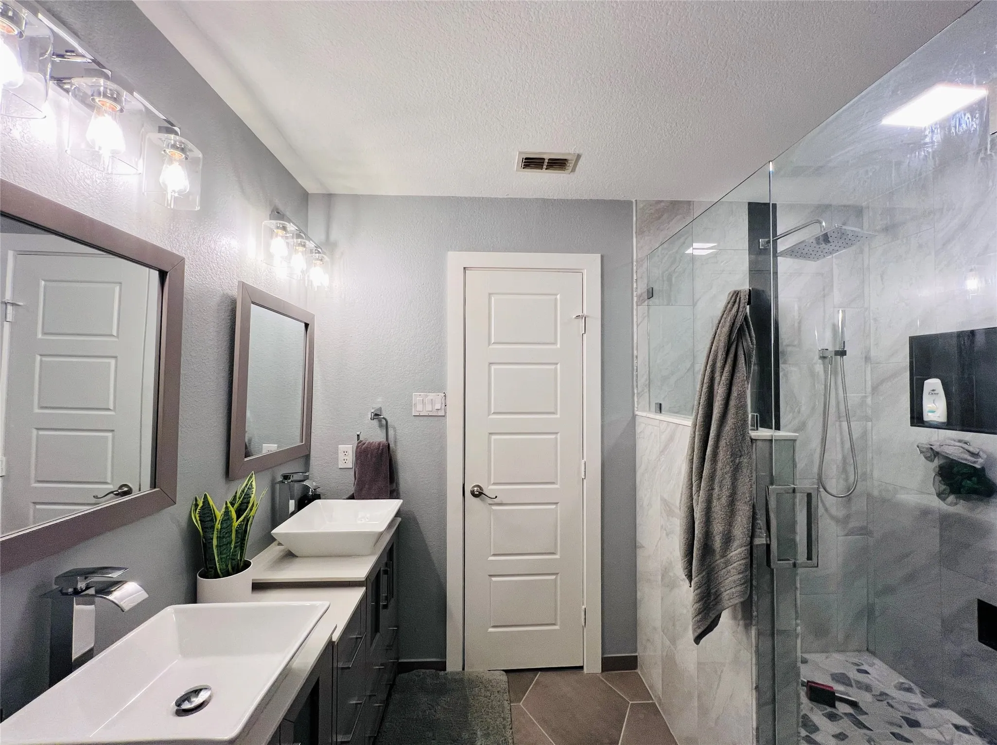 Single Family Residence For Rent in Tarrant County , 856 Poncho Lane, Fort Worth, Texas 76052, 3 Bedroom, 2 Bathroom, 2 Garage spaces, 1,586 Sqft, built in 2006, mls#21275466, Real Estate Agent in Fort Worth, Homes For Rent in Tarrant county, Homes For Rent in Fort Worth, Realtor in Fort Worth Texas, Real Estate Brokerage Independent Realty Texas, Luminita Cordes Realtor