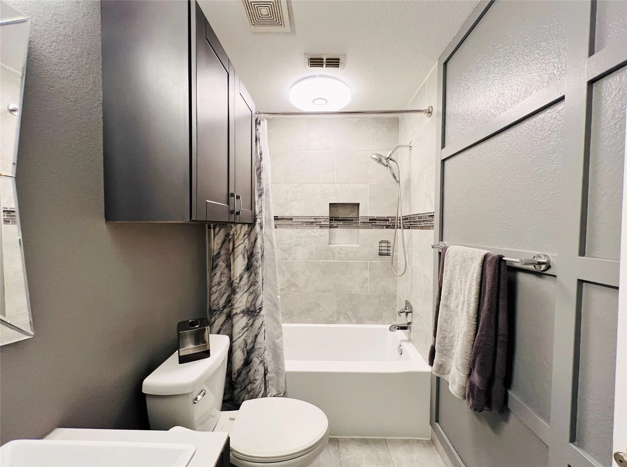Single Family Residence For Rent in Tarrant County , 856 Poncho Lane, Fort Worth, Texas 76052, 3 Bedroom, 2 Bathroom, 2 Garage spaces, 1,586 Sqft, built in 2006, mls#21275466, Real Estate Agent in Fort Worth, Homes For Rent in Tarrant county, Homes For Rent in Fort Worth, Realtor in Fort Worth Texas, Real Estate Brokerage Independent Realty Texas, Luminita Cordes Realtor