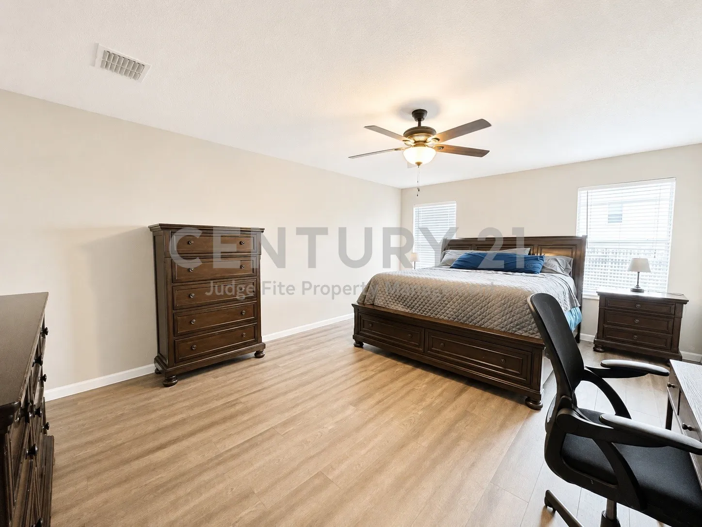 Single Family Residence For Rent in Tarrant County , 856 Poncho Lane, Fort Worth, Texas 76052, 3 Bedroom, 2 Bathroom, 2 Garage spaces, 1,586 Sqft, built in 2006, mls#21275466, Real Estate Agent in Fort Worth, Homes For Rent in Tarrant county, Homes For Rent in Fort Worth, Realtor in Fort Worth Texas, Real Estate Brokerage Independent Realty Texas, Luminita Cordes Realtor