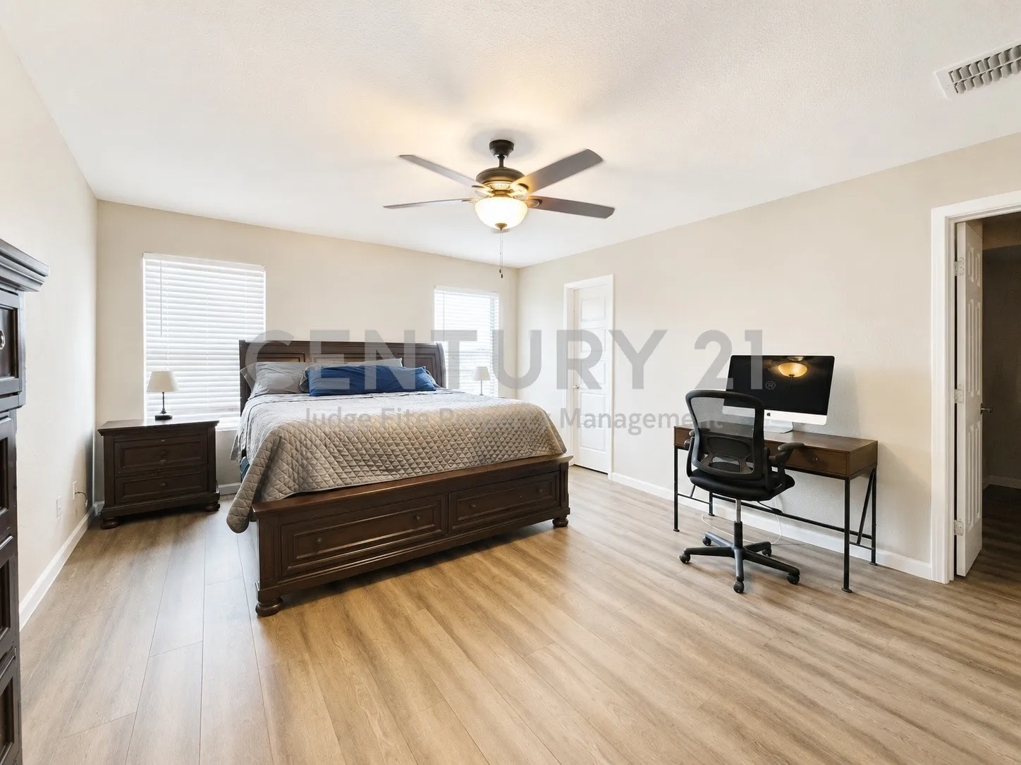 Single Family Residence For Rent in Tarrant County , 856 Poncho Lane, Fort Worth, Texas 76052, 3 Bedroom, 2 Bathroom, 2 Garage spaces, 1,586 Sqft, built in 2006, mls#21275466, Real Estate Agent in Fort Worth, Homes For Rent in Tarrant county, Homes For Rent in Fort Worth, Realtor in Fort Worth Texas, Real Estate Brokerage Independent Realty Texas, Luminita Cordes Realtor
