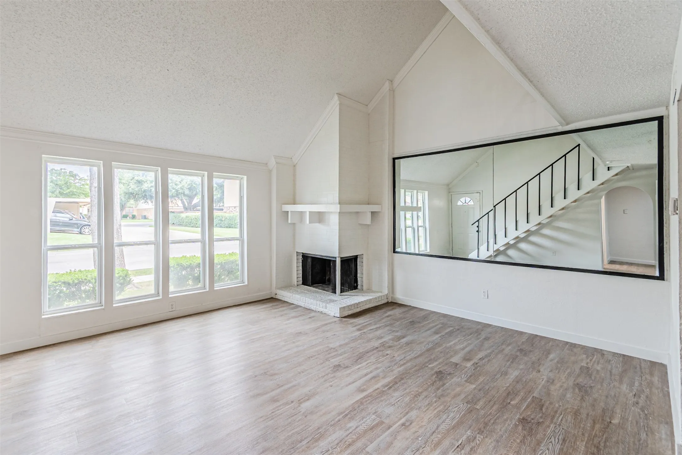 Townhouse For Sale in Dallas County , 2008 Clubridge Drive, Carrollton, Texas 75006, 3 Bedroom, 3 Bathroom, Garage spaces, 1,705 Sqft, built in 1973, Price $299,900, mls#21275469, Real Estate Agent in Carrollton, Homes For Sale in Dallas county, Homes For Sale in Carrollton, Realtor in Carrollton Texas, Real Estate Brokerage Independent Realty Texas, Luminita Cordes Realtor