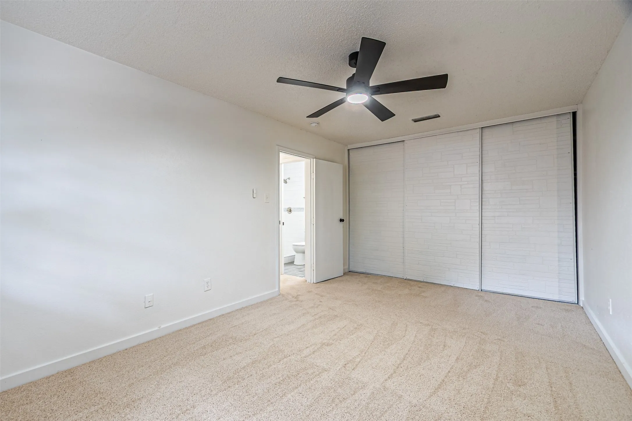 Townhouse For Sale in Dallas County , 2008 Clubridge Drive, Carrollton, Texas 75006, 3 Bedroom, 3 Bathroom, Garage spaces, 1,705 Sqft, built in 1973, Price $299,900, mls#21275469, Real Estate Agent in Carrollton, Homes For Sale in Dallas county, Homes For Sale in Carrollton, Realtor in Carrollton Texas, Real Estate Brokerage Independent Realty Texas, Luminita Cordes Realtor