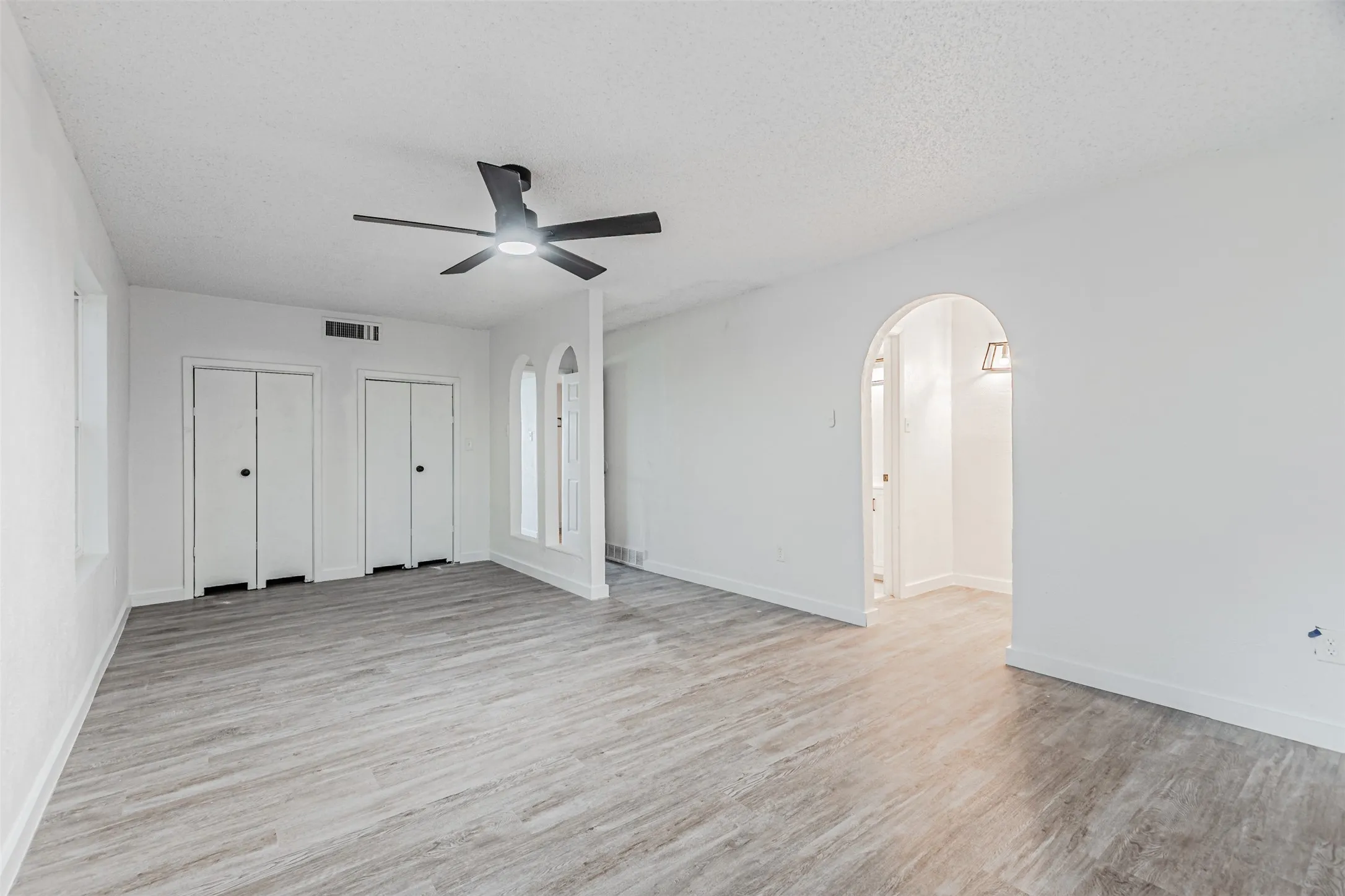 Townhouse For Sale in Dallas County , 2008 Clubridge Drive, Carrollton, Texas 75006, 3 Bedroom, 3 Bathroom, Garage spaces, 1,705 Sqft, built in 1973, Price $299,900, mls#21275469, Real Estate Agent in Carrollton, Homes For Sale in Dallas county, Homes For Sale in Carrollton, Realtor in Carrollton Texas, Real Estate Brokerage Independent Realty Texas, Luminita Cordes Realtor