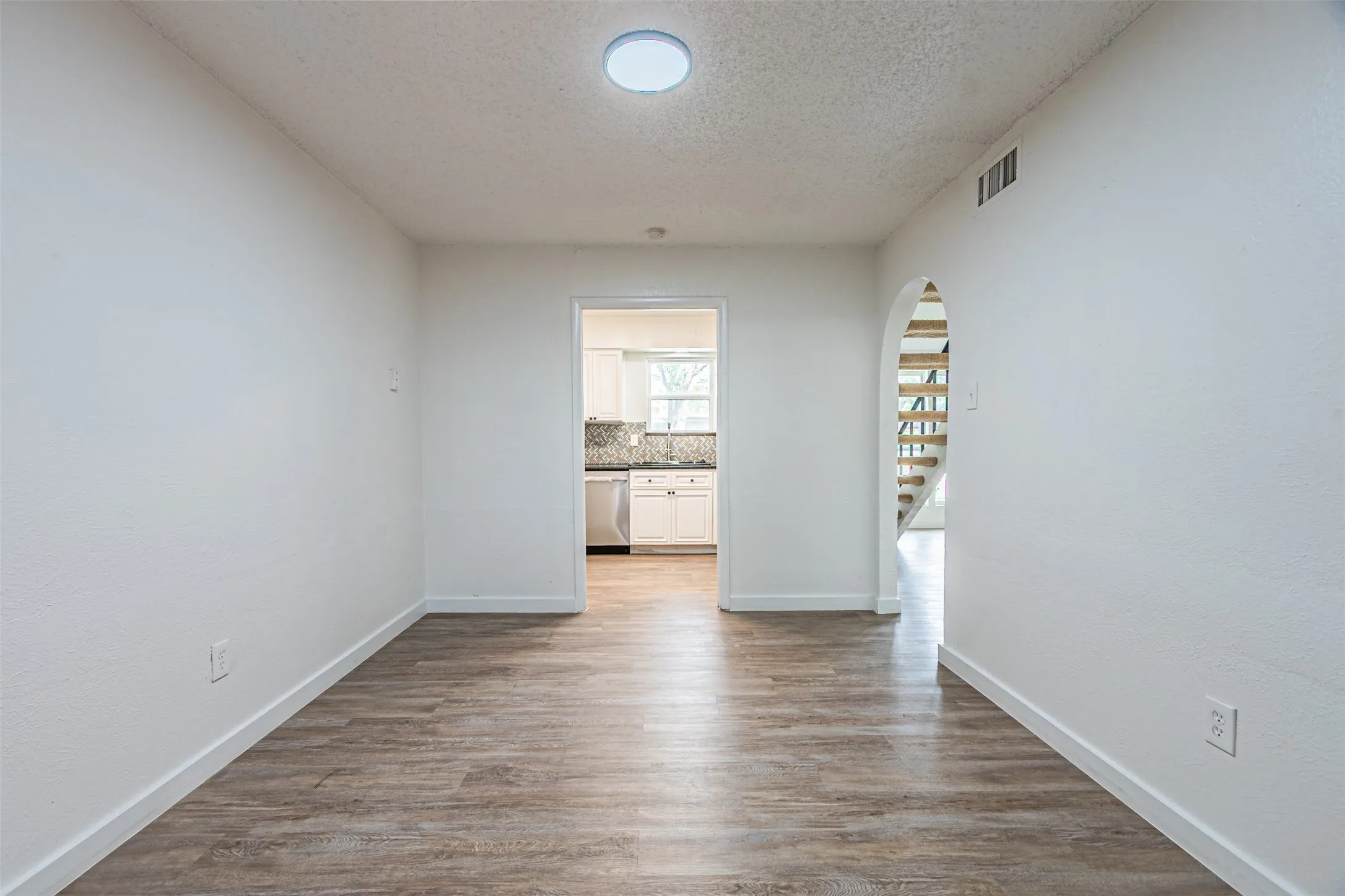 Townhouse For Sale in Dallas County , 2008 Clubridge Drive, Carrollton, Texas 75006, 3 Bedroom, 3 Bathroom, Garage spaces, 1,705 Sqft, built in 1973, Price $299,900, mls#21275469, Real Estate Agent in Carrollton, Homes For Sale in Dallas county, Homes For Sale in Carrollton, Realtor in Carrollton Texas, Real Estate Brokerage Independent Realty Texas, Luminita Cordes Realtor