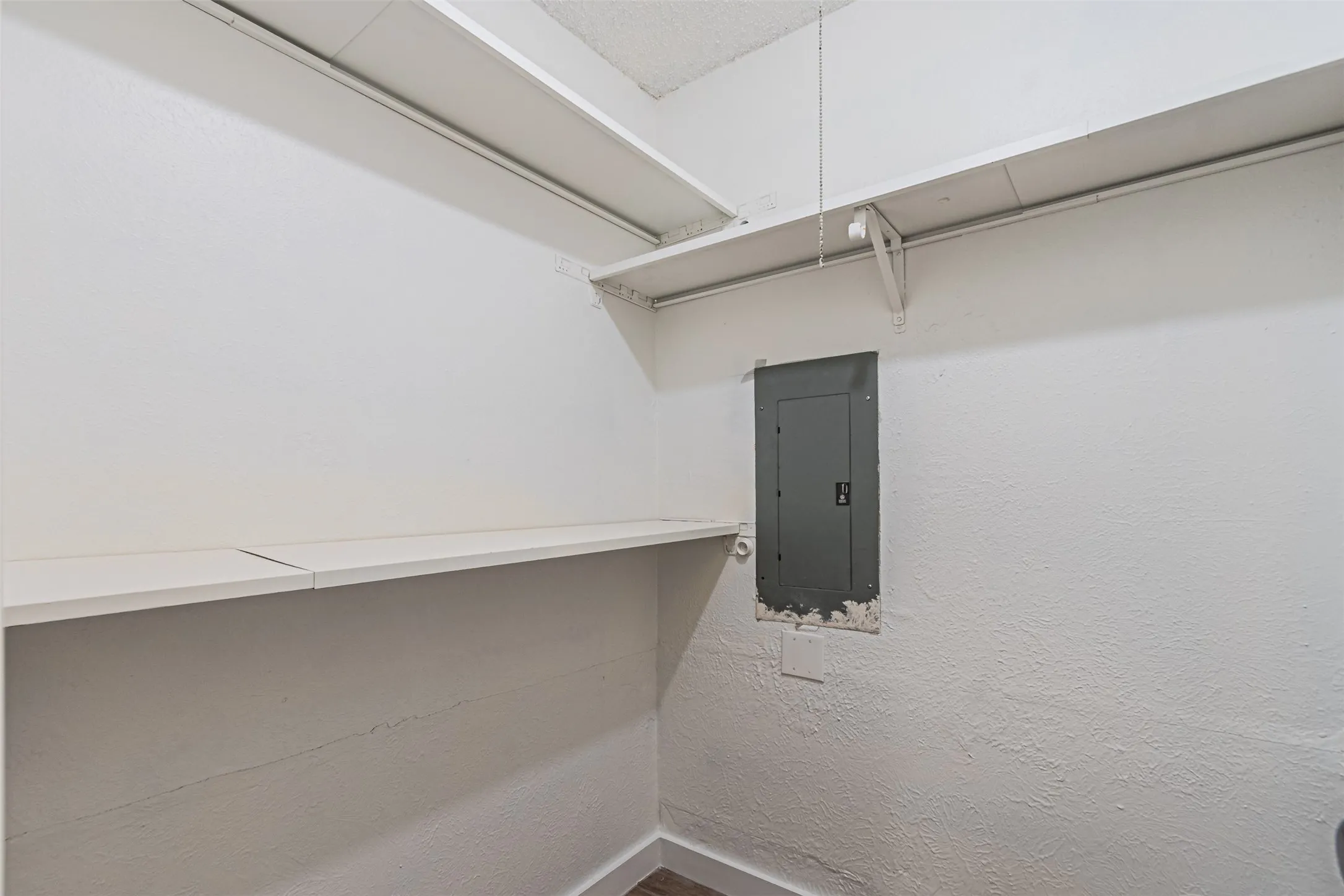 Townhouse For Sale in Dallas County , 2008 Clubridge Drive, Carrollton, Texas 75006, 3 Bedroom, 3 Bathroom, Garage spaces, 1,705 Sqft, built in 1973, Price $299,900, mls#21275469, Real Estate Agent in Carrollton, Homes For Sale in Dallas county, Homes For Sale in Carrollton, Realtor in Carrollton Texas, Real Estate Brokerage Independent Realty Texas, Luminita Cordes Realtor