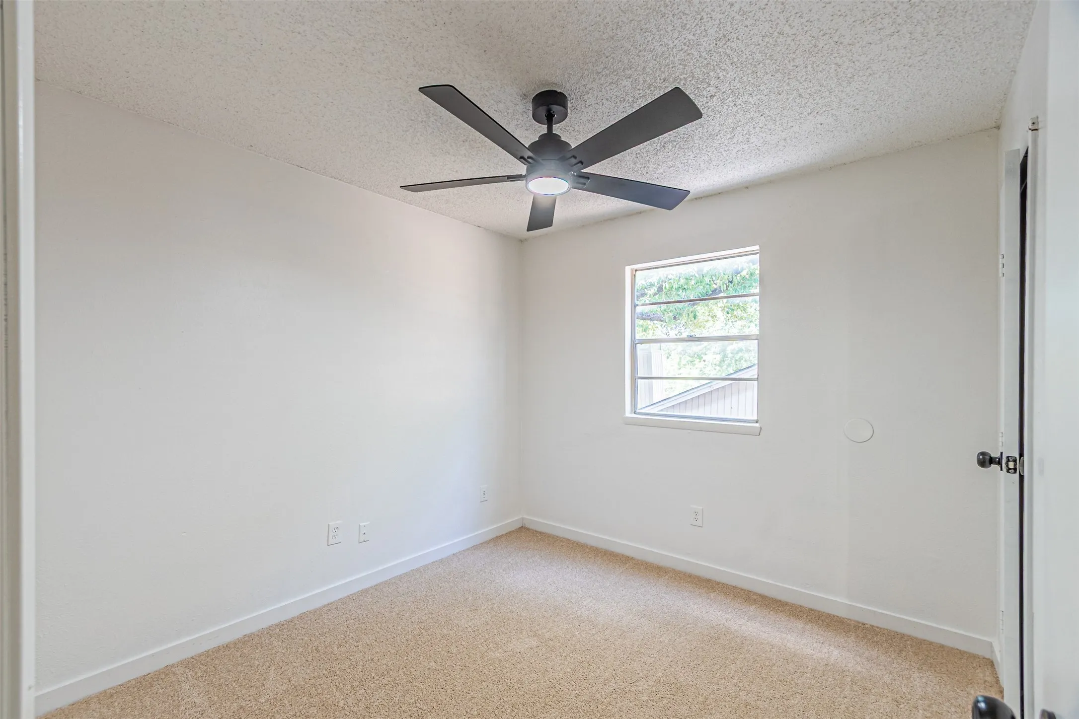 Townhouse For Sale in Dallas County , 2008 Clubridge Drive, Carrollton, Texas 75006, 3 Bedroom, 3 Bathroom, Garage spaces, 1,705 Sqft, built in 1973, Price $299,900, mls#21275469, Real Estate Agent in Carrollton, Homes For Sale in Dallas county, Homes For Sale in Carrollton, Realtor in Carrollton Texas, Real Estate Brokerage Independent Realty Texas, Luminita Cordes Realtor