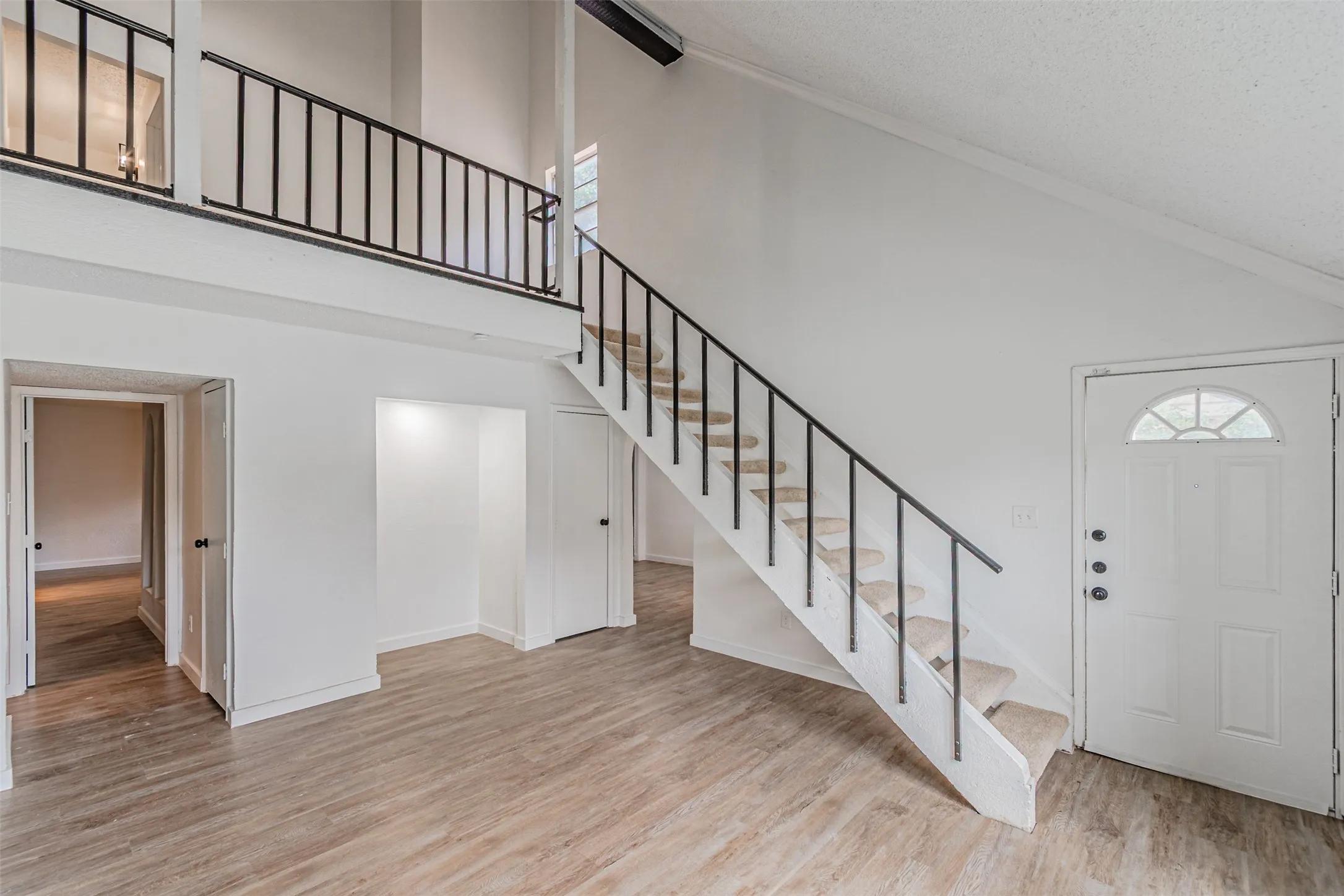 Townhouse For Sale in Dallas County , 2008 Clubridge Drive, Carrollton, Texas 75006, 3 Bedroom, 3 Bathroom, Garage spaces, 1,705 Sqft, built in 1973, Price $299,900, mls#21275469, Real Estate Agent in Carrollton, Homes For Sale in Dallas county, Homes For Sale in Carrollton, Realtor in Carrollton Texas, Real Estate Brokerage Independent Realty Texas, Luminita Cordes Realtor