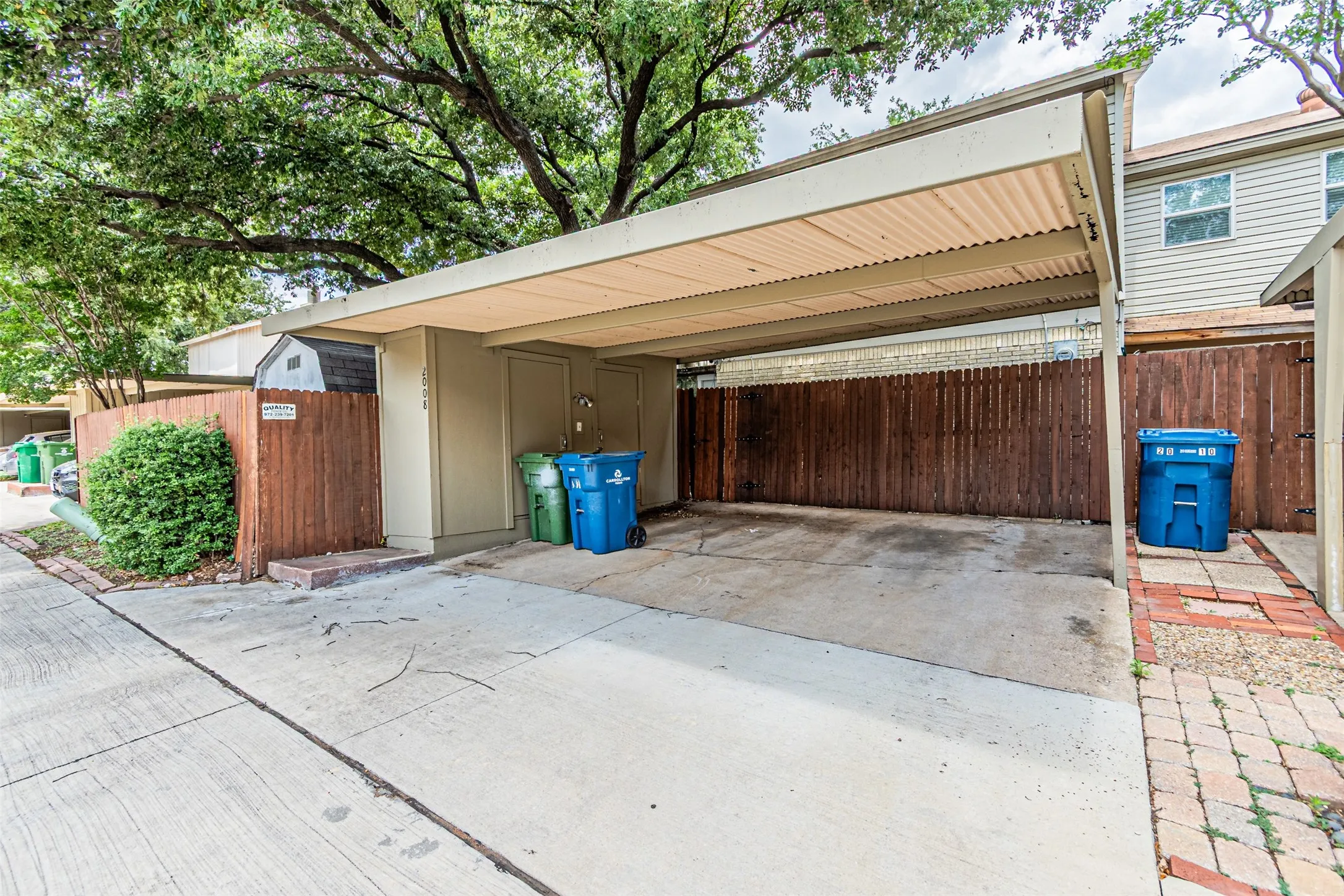 Townhouse For Sale in Dallas County , 2008 Clubridge Drive, Carrollton, Texas 75006, 3 Bedroom, 3 Bathroom, Garage spaces, 1,705 Sqft, built in 1973, Price $299,900, mls#21275469, Real Estate Agent in Carrollton, Homes For Sale in Dallas county, Homes For Sale in Carrollton, Realtor in Carrollton Texas, Real Estate Brokerage Independent Realty Texas, Luminita Cordes Realtor