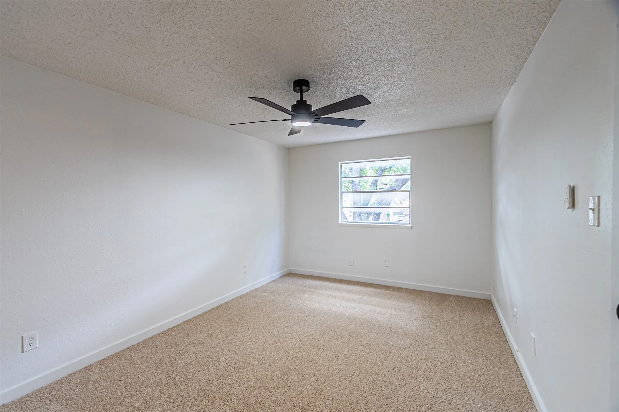 Townhouse For Sale in Dallas County , 2008 Clubridge Drive, Carrollton, Texas 75006, 3 Bedroom, 3 Bathroom, Garage spaces, 1,705 Sqft, built in 1973, Price $299,900, mls#21275469, Real Estate Agent in Carrollton, Homes For Sale in Dallas county, Homes For Sale in Carrollton, Realtor in Carrollton Texas, Real Estate Brokerage Independent Realty Texas, Luminita Cordes Realtor