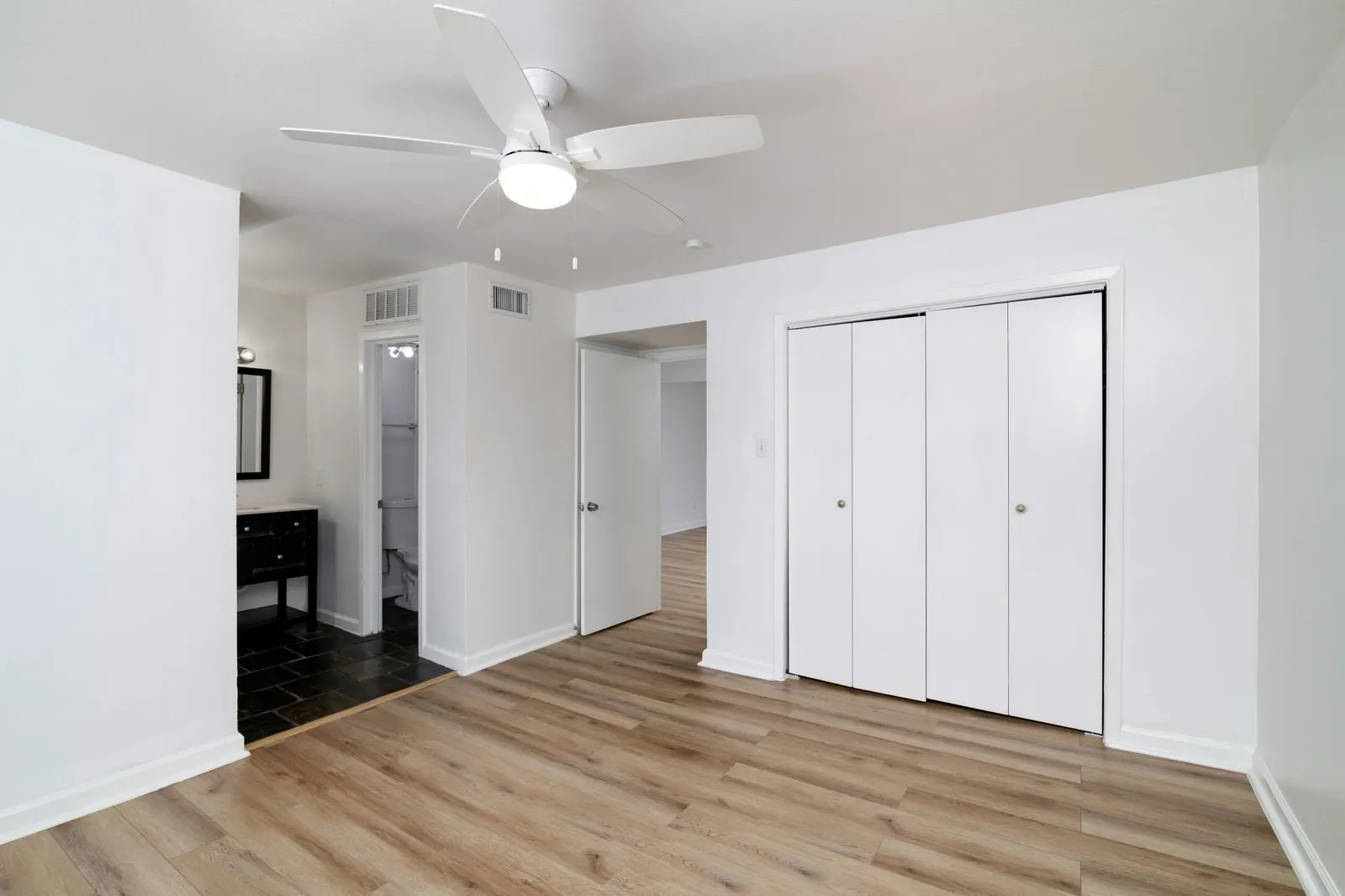 Apartment For Rent in Dallas County , 2808 Throckmorton Street 201, Dallas, Texas 75219, 1 Bedroom, 1 Bathroom, Garage spaces, 740 Sqft, built in 1968, mls#21275472, Real Estate Agent in Dallas, Homes For Rent in Dallas county, Homes For Rent in Dallas, Realtor in Dallas Texas, Real Estate Brokerage Independent Realty Texas, Luminita Cordes Realtor