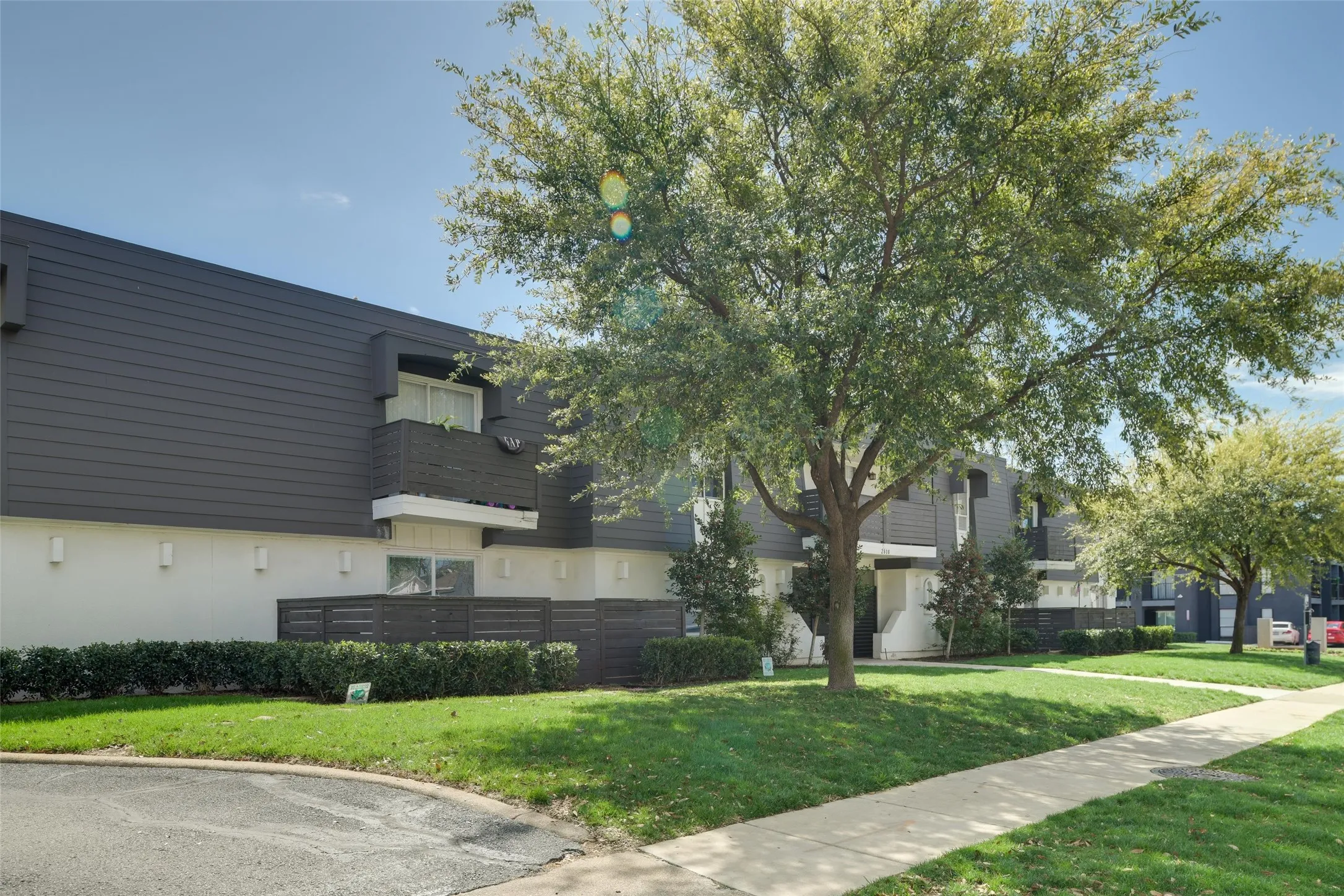 Apartment For Rent in Dallas County , 2808 Throckmorton Street 201, Dallas, Texas 75219, 1 Bedroom, 1 Bathroom, Garage spaces, 740 Sqft, built in 1968, mls#21275472, Real Estate Agent in Dallas, Homes For Rent in Dallas county, Homes For Rent in Dallas, Realtor in Dallas Texas, Real Estate Brokerage Independent Realty Texas, Luminita Cordes Realtor