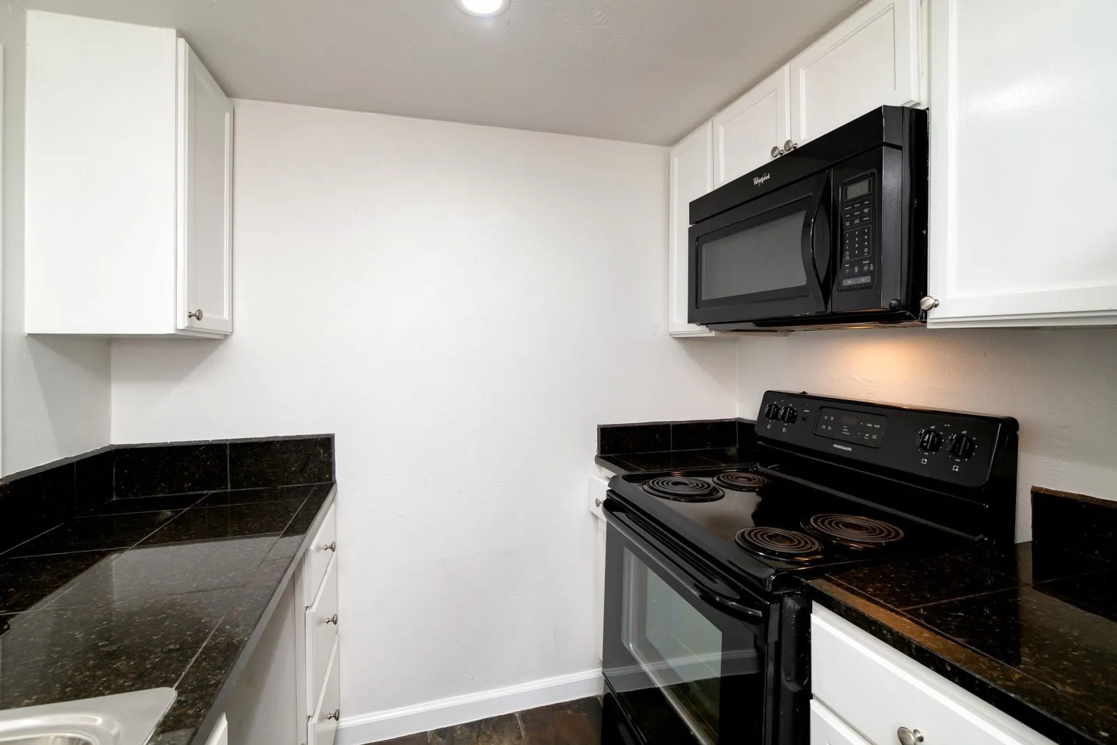 Apartment For Rent in Dallas County , 2808 Throckmorton Street 201, Dallas, Texas 75219, 1 Bedroom, 1 Bathroom, Garage spaces, 740 Sqft, built in 1968, mls#21275472, Real Estate Agent in Dallas, Homes For Rent in Dallas county, Homes For Rent in Dallas, Realtor in Dallas Texas, Real Estate Brokerage Independent Realty Texas, Luminita Cordes Realtor