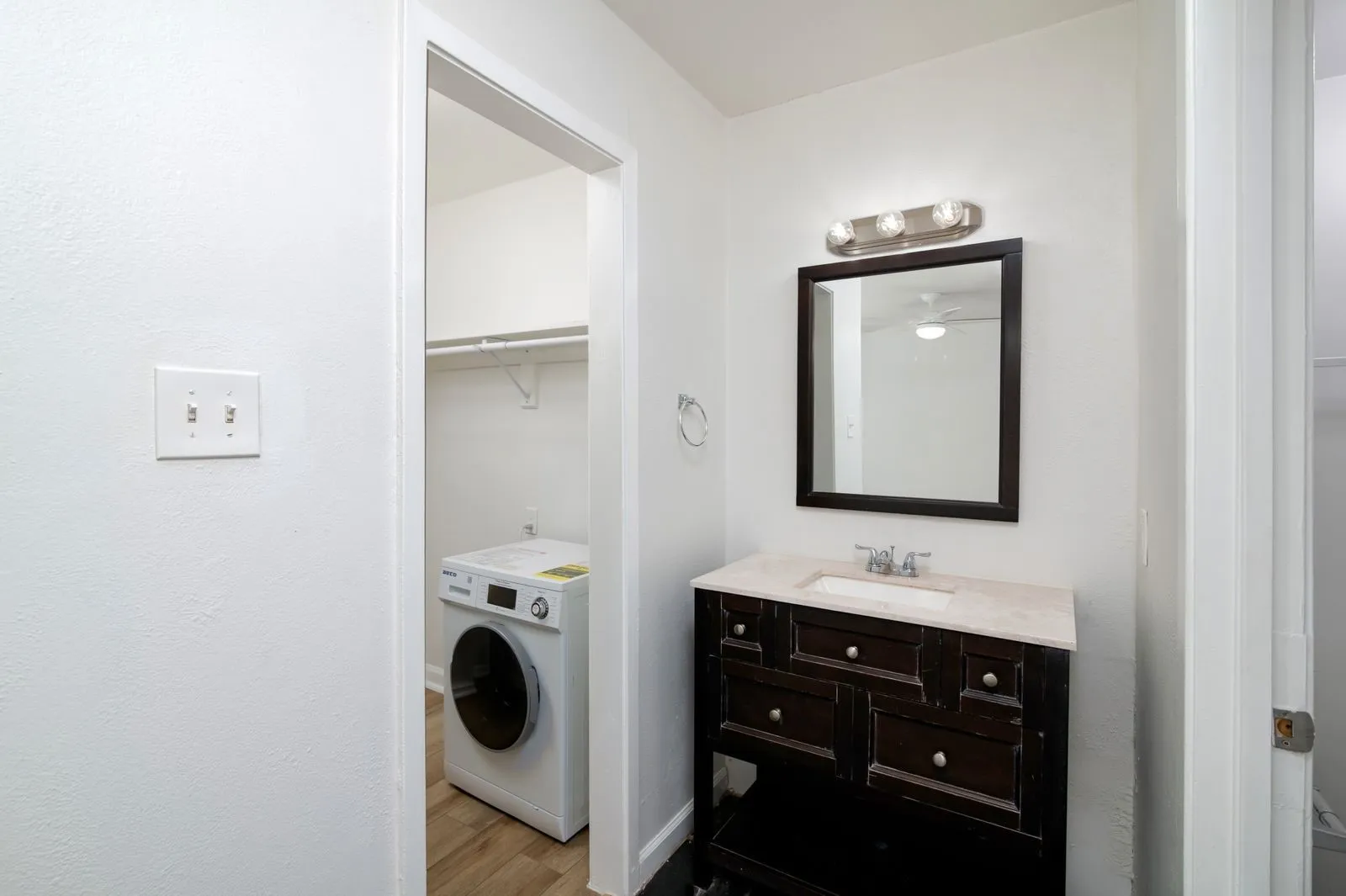 Apartment For Rent in Dallas County , 2808 Throckmorton Street 201, Dallas, Texas 75219, 1 Bedroom, 1 Bathroom, Garage spaces, 740 Sqft, built in 1968, mls#21275472, Real Estate Agent in Dallas, Homes For Rent in Dallas county, Homes For Rent in Dallas, Realtor in Dallas Texas, Real Estate Brokerage Independent Realty Texas, Luminita Cordes Realtor