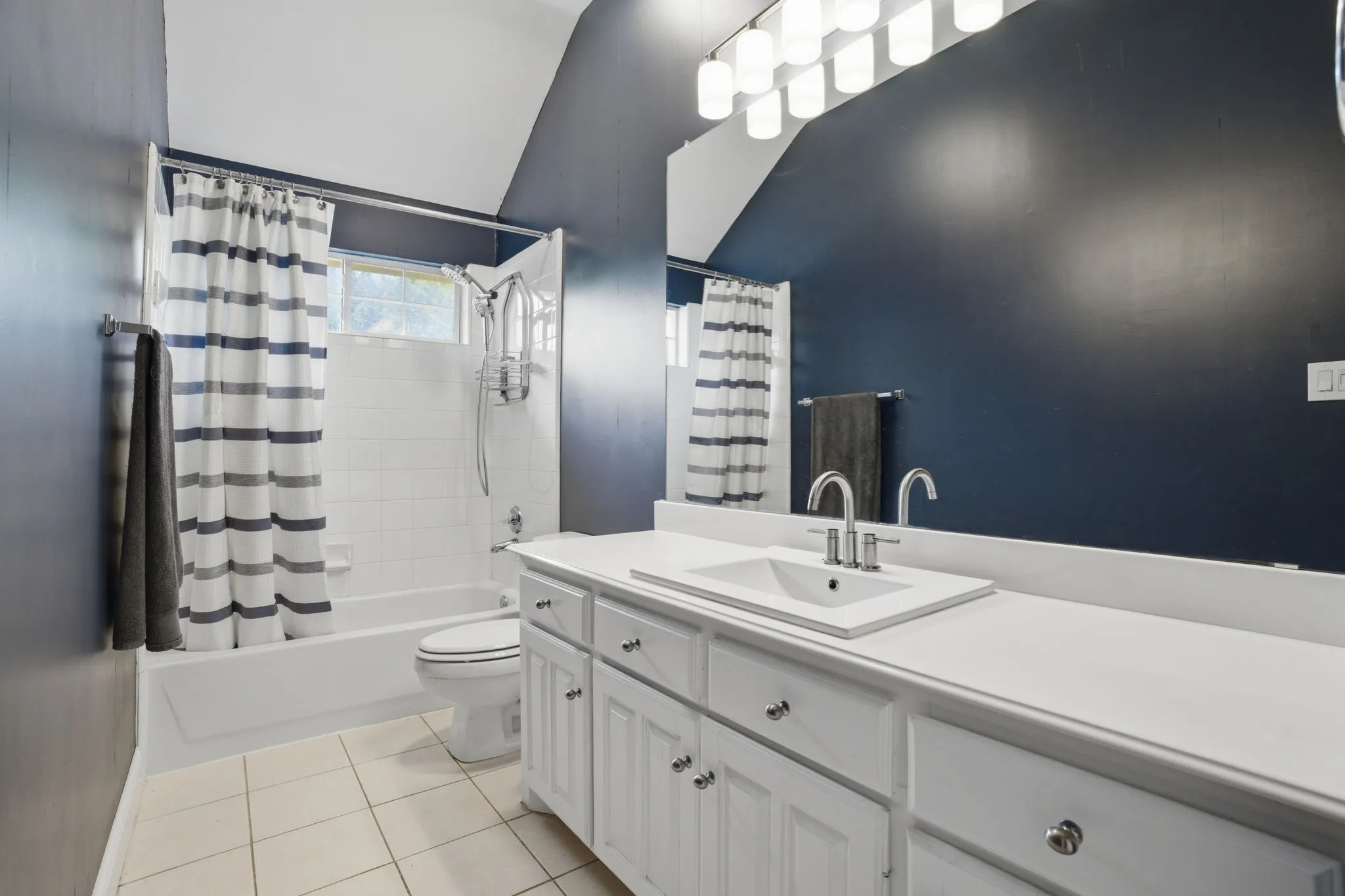 Single Family Residence For Sale in Collin County , 1804 Cross Point Road, Mc Kinney, Texas 75072, 5 Bedroom, 4 Bathroom, 2 Garage spaces, 3,614 Sqft, built in 1996, mls#21260620, Real Estate Agent in Mc Kinney, Homes For Sale in Collin county, Homes For Sale in Mc Kinney, Realtor in Mc Kinney Texas, Real Estate Brokerage Independent Realty Texas, Luminita Cordes Realtor