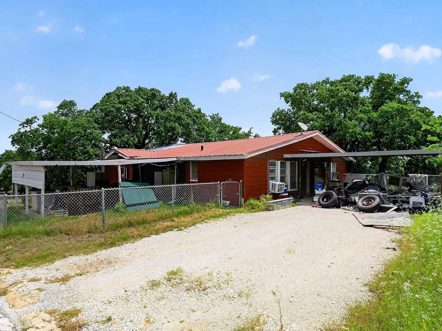 Single Family Residence For Sale in Eastland County , 810 W Plummer Street, Eastland, Texas 76448, 3 Bedroom, 2 Bathroom, Garage spaces, 1,907 Sqft, built in 1947, mls#21274899, Real Estate Agent in Eastland, Homes For Sale in Eastland county, Homes For Sale in Eastland, Realtor in Eastland Texas, Real Estate Brokerage Independent Realty Texas, Luminita Cordes Realtor