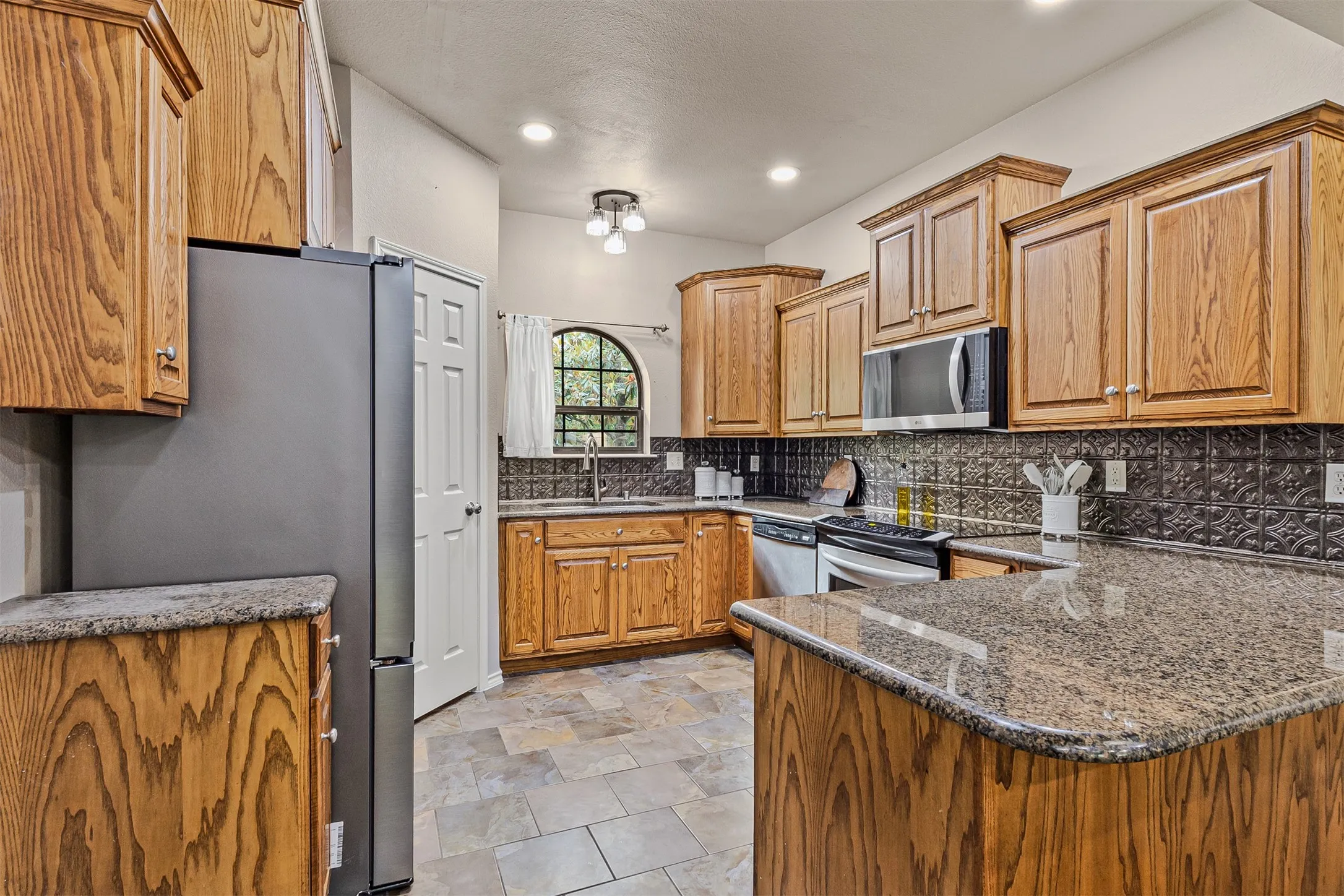 Single Family Residence For Sale in Henderson County , 129 Donna Drive, Gun Barrel City, Texas 75156, 3 Bedroom, 3 Bathroom, 2 Garage spaces, 1,755 Sqft, built in 2008, mls#21275239, Real Estate Agent in Gun Barrel City, Homes For Sale in Henderson county, Homes For Sale in Gun Barrel City, Realtor in Gun Barrel City Texas, Real Estate Brokerage Independent Realty Texas, Luminita Cordes Realtor