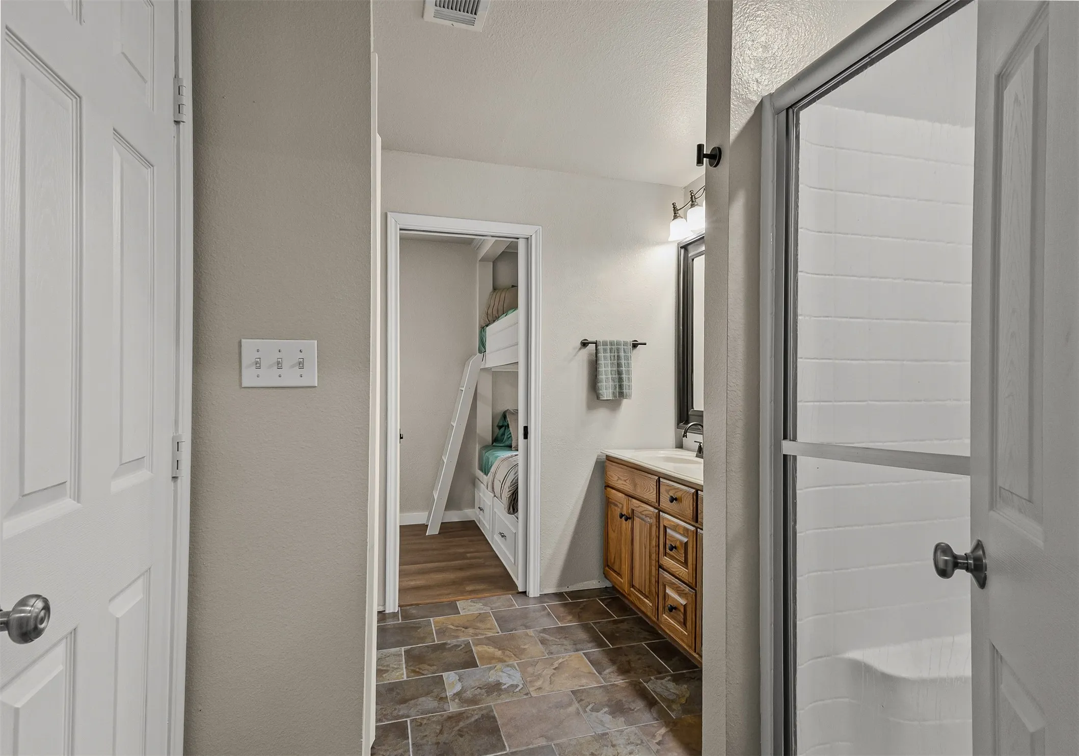 Single Family Residence For Sale in Henderson County , 129 Donna Drive, Gun Barrel City, Texas 75156, 3 Bedroom, 3 Bathroom, 2 Garage spaces, 1,755 Sqft, built in 2008, mls#21275239, Real Estate Agent in Gun Barrel City, Homes For Sale in Henderson county, Homes For Sale in Gun Barrel City, Realtor in Gun Barrel City Texas, Real Estate Brokerage Independent Realty Texas, Luminita Cordes Realtor