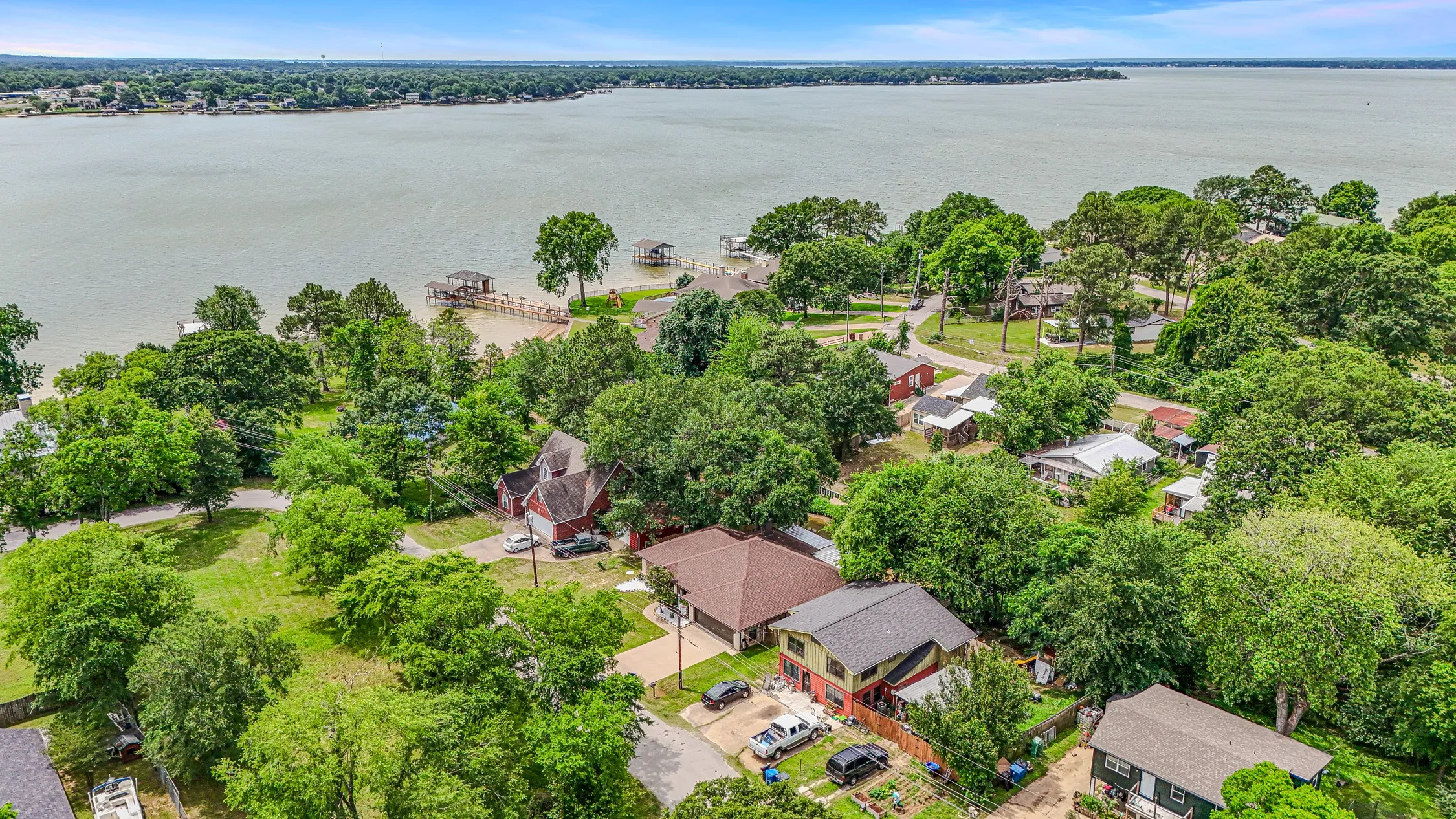 Single Family Residence For Sale in Henderson County , 129 Donna Drive, Gun Barrel City, Texas 75156, 3 Bedroom, 3 Bathroom, 2 Garage spaces, 1,755 Sqft, built in 2008, mls#21275239, Real Estate Agent in Gun Barrel City, Homes For Sale in Henderson county, Homes For Sale in Gun Barrel City, Realtor in Gun Barrel City Texas, Real Estate Brokerage Independent Realty Texas, Luminita Cordes Realtor