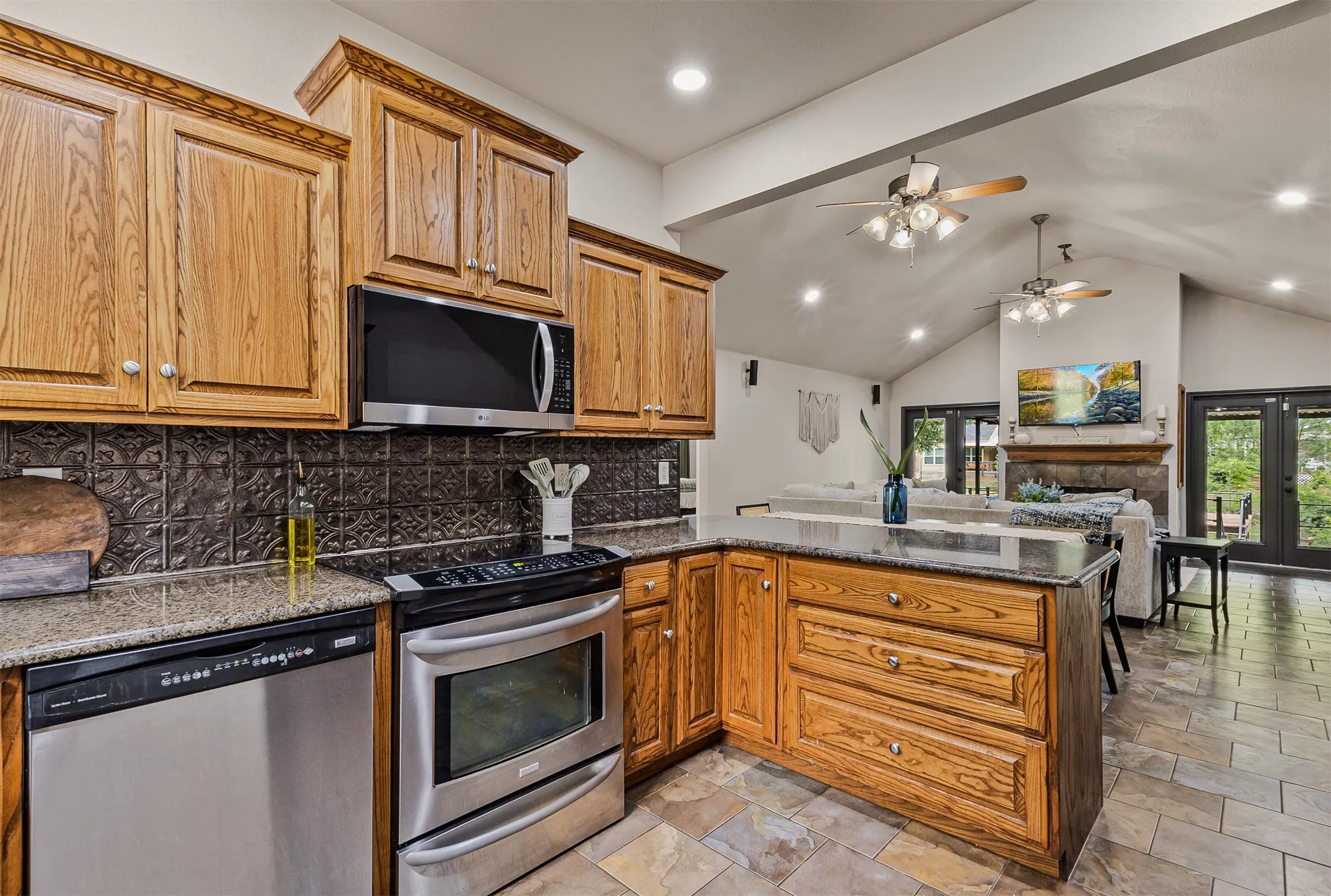 Single Family Residence For Sale in Henderson County , 129 Donna Drive, Gun Barrel City, Texas 75156, 3 Bedroom, 3 Bathroom, 2 Garage spaces, 1,755 Sqft, built in 2008, mls#21275239, Real Estate Agent in Gun Barrel City, Homes For Sale in Henderson county, Homes For Sale in Gun Barrel City, Realtor in Gun Barrel City Texas, Real Estate Brokerage Independent Realty Texas, Luminita Cordes Realtor