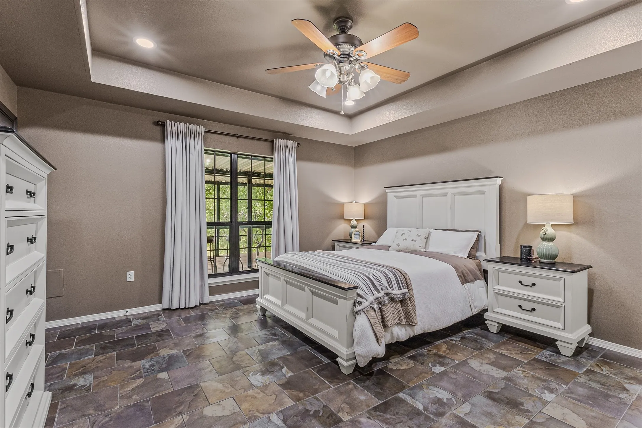 Single Family Residence For Sale in Henderson County , 129 Donna Drive, Gun Barrel City, Texas 75156, 3 Bedroom, 3 Bathroom, 2 Garage spaces, 1,755 Sqft, built in 2008, mls#21275239, Real Estate Agent in Gun Barrel City, Homes For Sale in Henderson county, Homes For Sale in Gun Barrel City, Realtor in Gun Barrel City Texas, Real Estate Brokerage Independent Realty Texas, Luminita Cordes Realtor