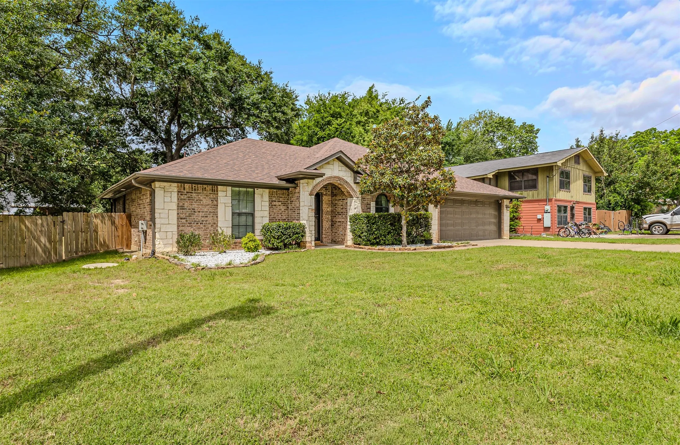 Single Family Residence For Sale in Henderson County , 129 Donna Drive, Gun Barrel City, Texas 75156, 3 Bedroom, 3 Bathroom, 2 Garage spaces, 1,755 Sqft, built in 2008, mls#21275239, Real Estate Agent in Gun Barrel City, Homes For Sale in Henderson county, Homes For Sale in Gun Barrel City, Realtor in Gun Barrel City Texas, Real Estate Brokerage Independent Realty Texas, Luminita Cordes Realtor