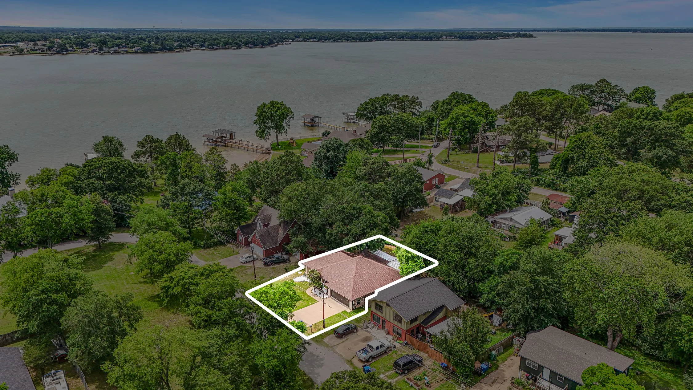 Single Family Residence For Sale in Henderson County , 129 Donna Drive, Gun Barrel City, Texas 75156, 3 Bedroom, 3 Bathroom, 2 Garage spaces, 1,755 Sqft, built in 2008, mls#21275239, Real Estate Agent in Gun Barrel City, Homes For Sale in Henderson county, Homes For Sale in Gun Barrel City, Realtor in Gun Barrel City Texas, Real Estate Brokerage Independent Realty Texas, Luminita Cordes Realtor