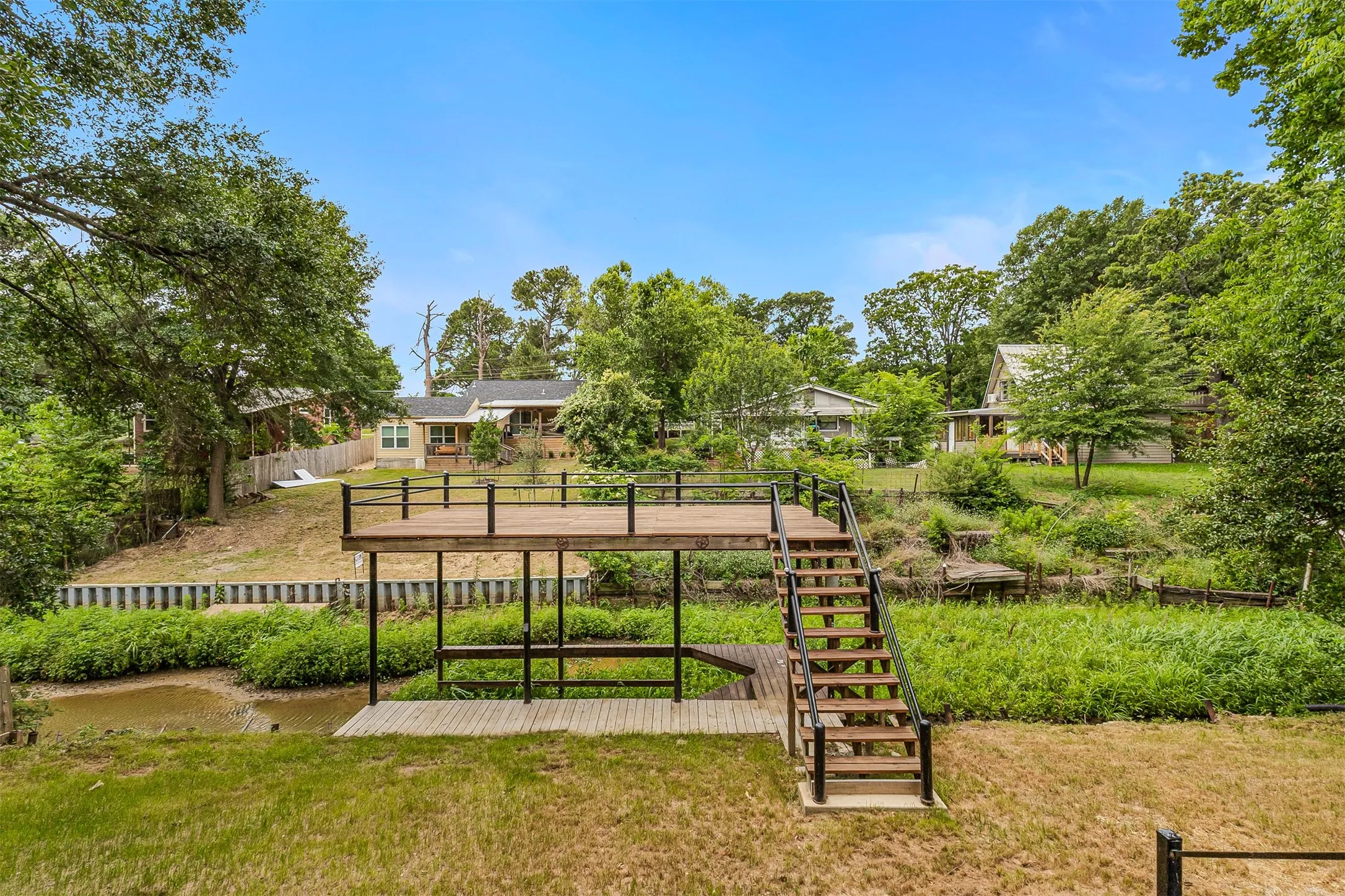 Single Family Residence For Sale in Henderson County , 129 Donna Drive, Gun Barrel City, Texas 75156, 3 Bedroom, 3 Bathroom, 2 Garage spaces, 1,755 Sqft, built in 2008, mls#21275239, Real Estate Agent in Gun Barrel City, Homes For Sale in Henderson county, Homes For Sale in Gun Barrel City, Realtor in Gun Barrel City Texas, Real Estate Brokerage Independent Realty Texas, Luminita Cordes Realtor