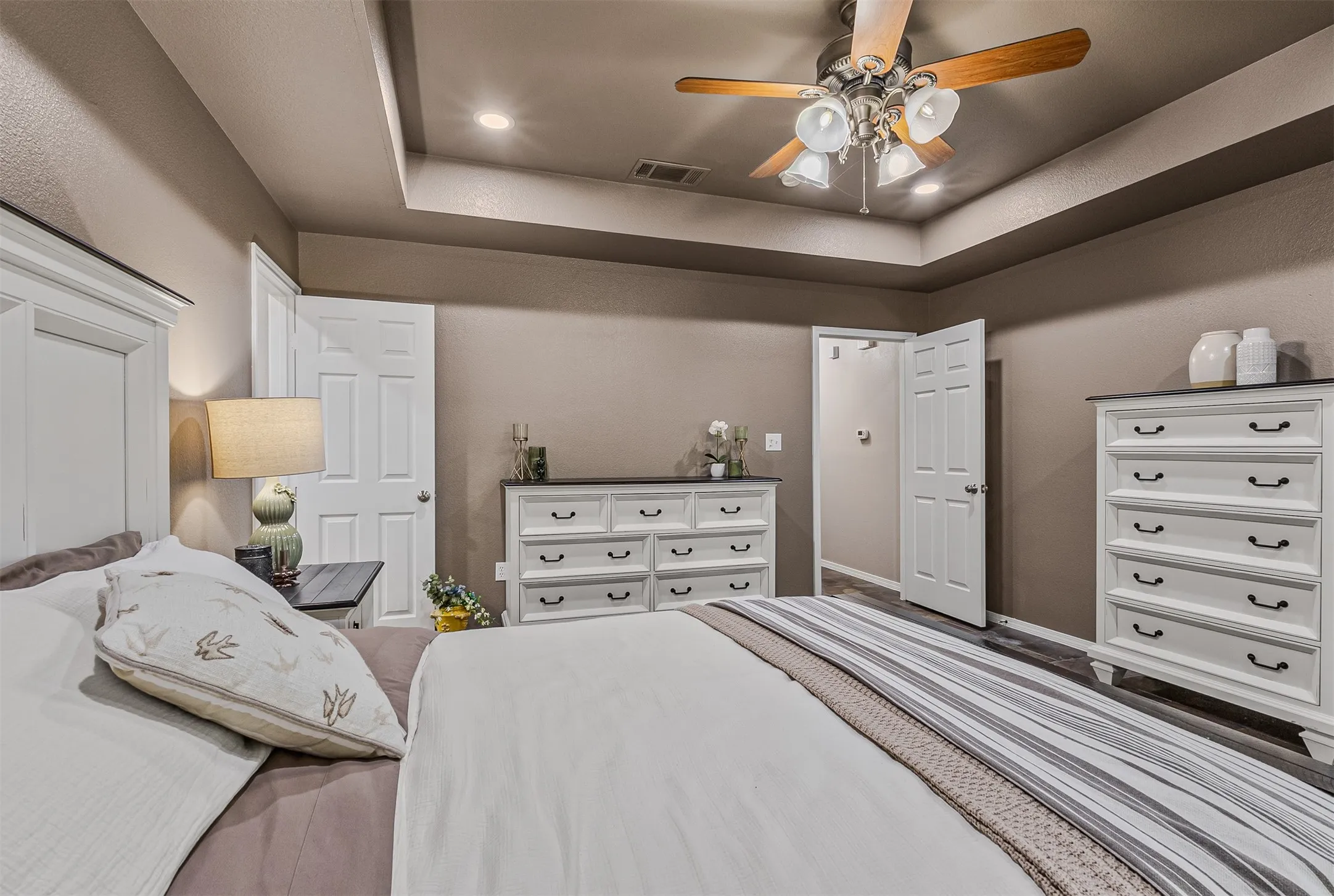 Single Family Residence For Sale in Henderson County , 129 Donna Drive, Gun Barrel City, Texas 75156, 3 Bedroom, 3 Bathroom, 2 Garage spaces, 1,755 Sqft, built in 2008, mls#21275239, Real Estate Agent in Gun Barrel City, Homes For Sale in Henderson county, Homes For Sale in Gun Barrel City, Realtor in Gun Barrel City Texas, Real Estate Brokerage Independent Realty Texas, Luminita Cordes Realtor