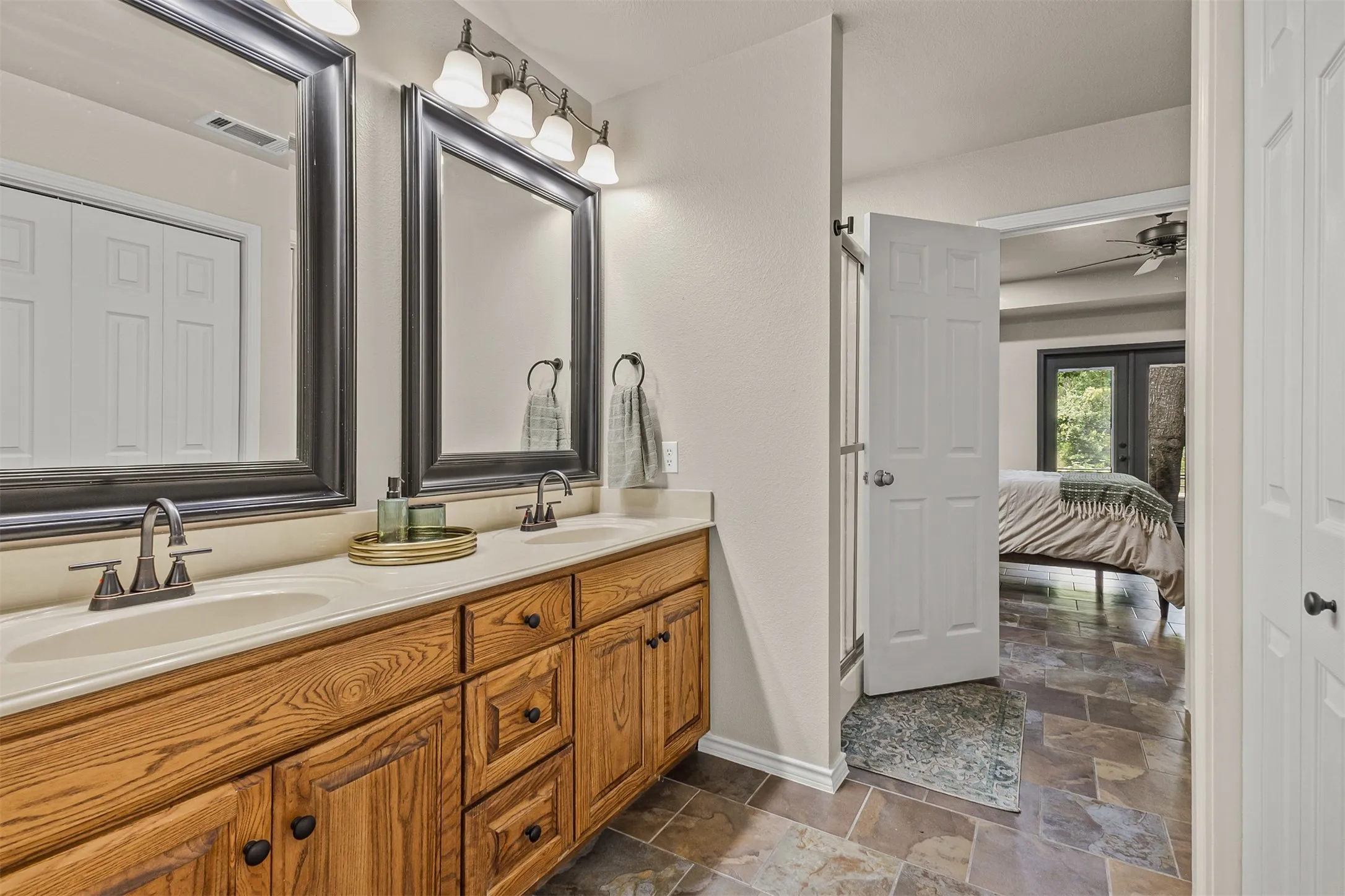 Single Family Residence For Sale in Henderson County , 129 Donna Drive, Gun Barrel City, Texas 75156, 3 Bedroom, 3 Bathroom, 2 Garage spaces, 1,755 Sqft, built in 2008, mls#21275239, Real Estate Agent in Gun Barrel City, Homes For Sale in Henderson county, Homes For Sale in Gun Barrel City, Realtor in Gun Barrel City Texas, Real Estate Brokerage Independent Realty Texas, Luminita Cordes Realtor