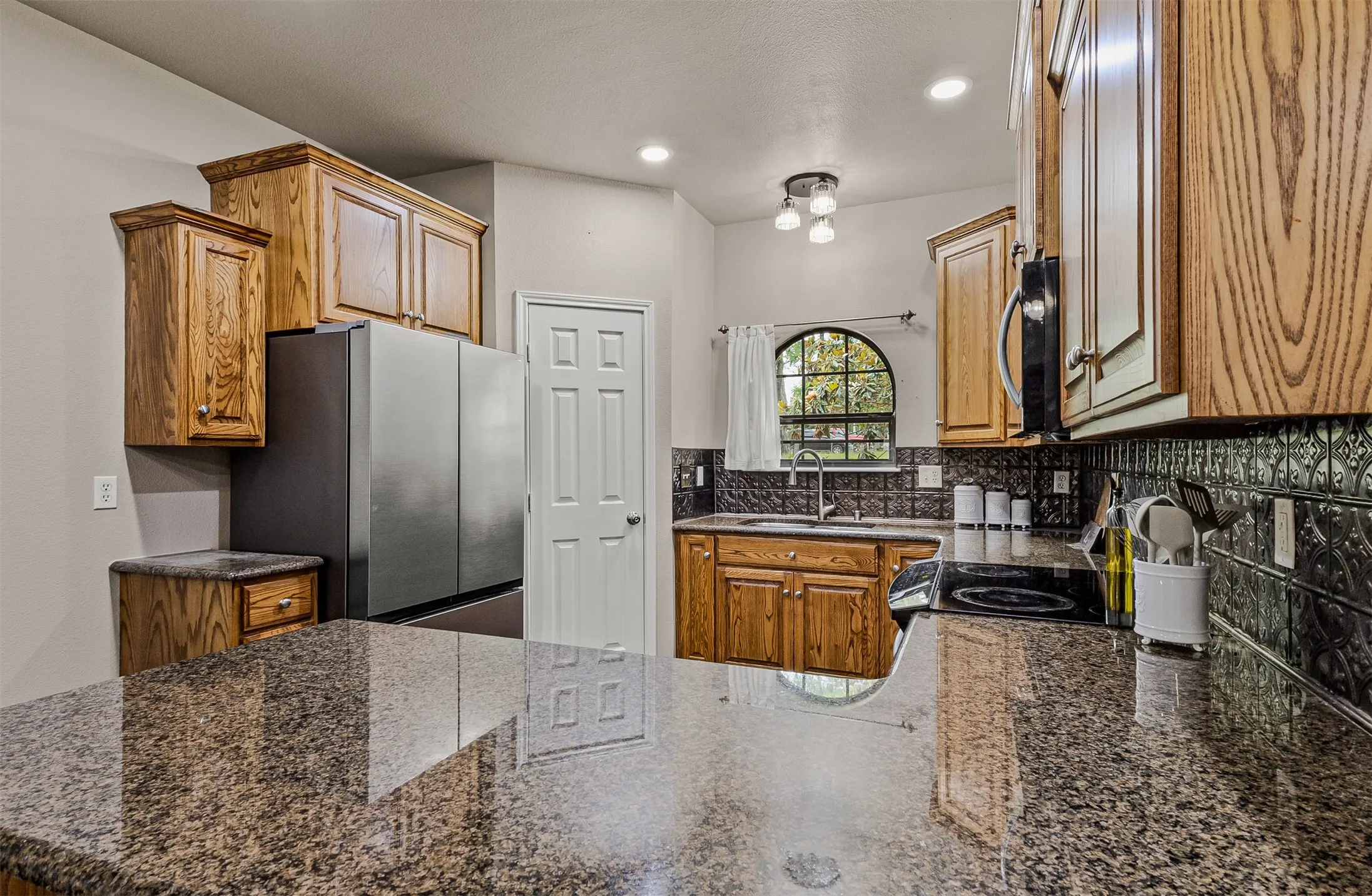 Single Family Residence For Sale in Henderson County , 129 Donna Drive, Gun Barrel City, Texas 75156, 3 Bedroom, 3 Bathroom, 2 Garage spaces, 1,755 Sqft, built in 2008, mls#21275239, Real Estate Agent in Gun Barrel City, Homes For Sale in Henderson county, Homes For Sale in Gun Barrel City, Realtor in Gun Barrel City Texas, Real Estate Brokerage Independent Realty Texas, Luminita Cordes Realtor