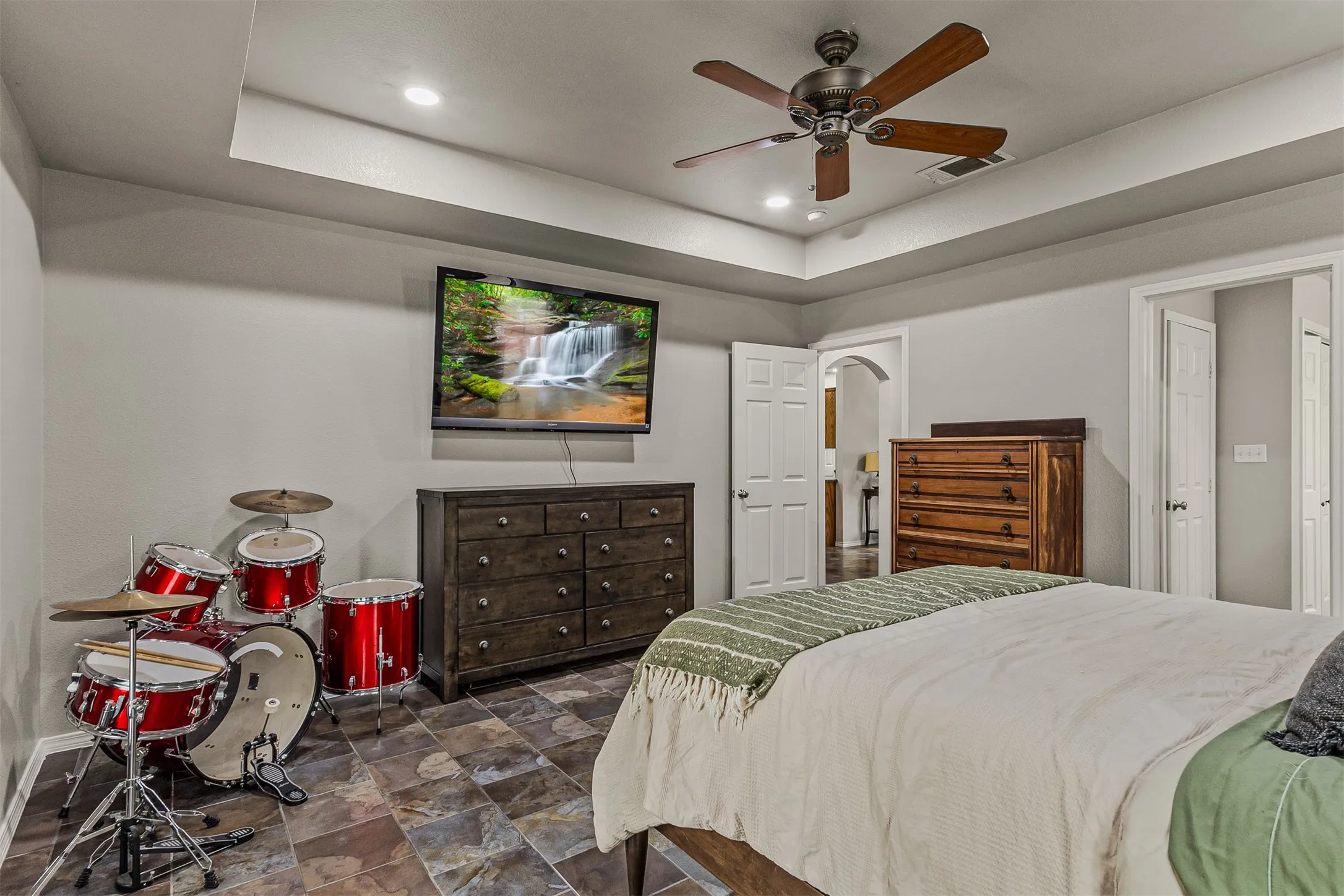Single Family Residence For Sale in Henderson County , 129 Donna Drive, Gun Barrel City, Texas 75156, 3 Bedroom, 3 Bathroom, 2 Garage spaces, 1,755 Sqft, built in 2008, mls#21275239, Real Estate Agent in Gun Barrel City, Homes For Sale in Henderson county, Homes For Sale in Gun Barrel City, Realtor in Gun Barrel City Texas, Real Estate Brokerage Independent Realty Texas, Luminita Cordes Realtor