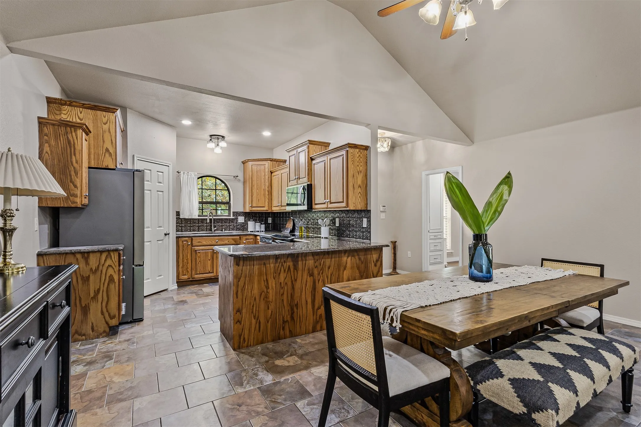 Single Family Residence For Sale in Henderson County , 129 Donna Drive, Gun Barrel City, Texas 75156, 3 Bedroom, 3 Bathroom, 2 Garage spaces, 1,755 Sqft, built in 2008, mls#21275239, Real Estate Agent in Gun Barrel City, Homes For Sale in Henderson county, Homes For Sale in Gun Barrel City, Realtor in Gun Barrel City Texas, Real Estate Brokerage Independent Realty Texas, Luminita Cordes Realtor