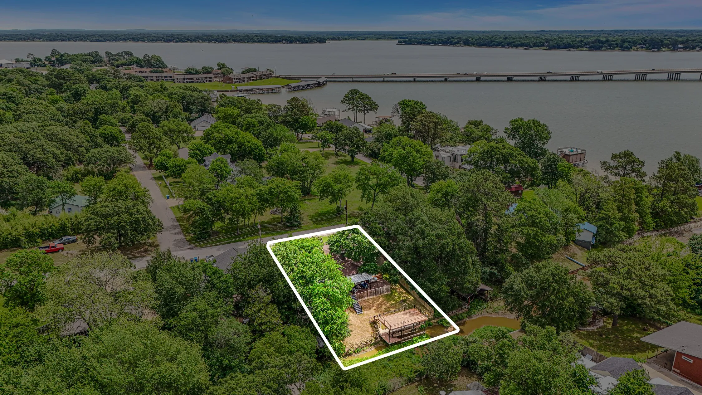 Single Family Residence For Sale in Henderson County , 129 Donna Drive, Gun Barrel City, Texas 75156, 3 Bedroom, 3 Bathroom, 2 Garage spaces, 1,755 Sqft, built in 2008, mls#21275239, Real Estate Agent in Gun Barrel City, Homes For Sale in Henderson county, Homes For Sale in Gun Barrel City, Realtor in Gun Barrel City Texas, Real Estate Brokerage Independent Realty Texas, Luminita Cordes Realtor