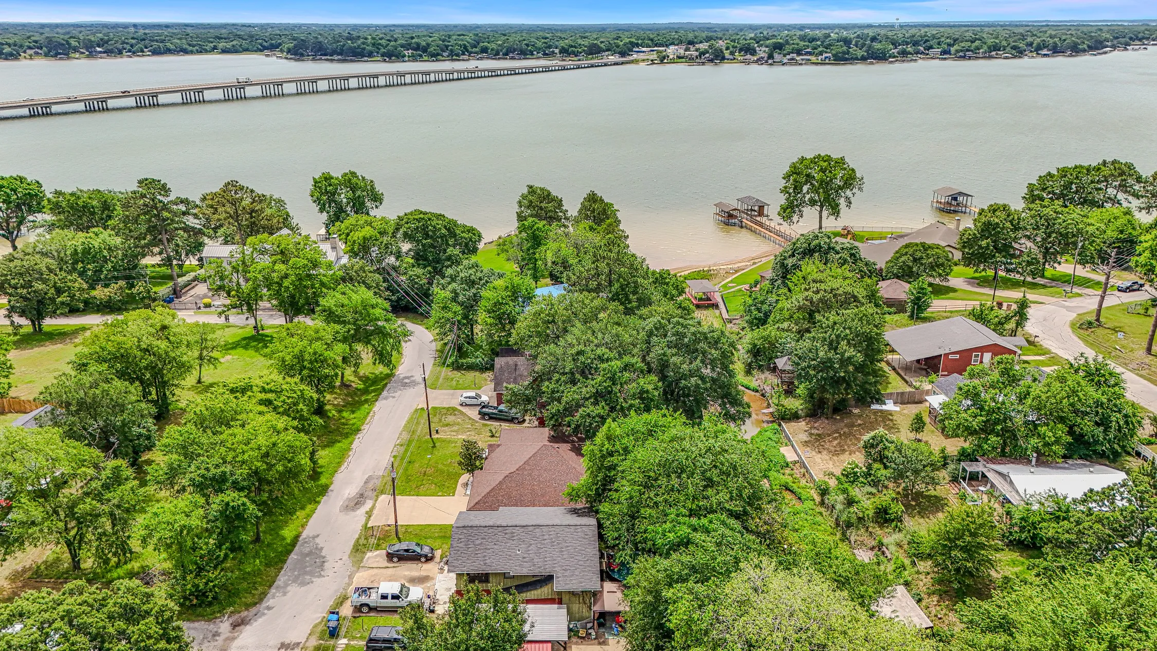 Single Family Residence For Sale in Henderson County , 129 Donna Drive, Gun Barrel City, Texas 75156, 3 Bedroom, 3 Bathroom, 2 Garage spaces, 1,755 Sqft, built in 2008, mls#21275239, Real Estate Agent in Gun Barrel City, Homes For Sale in Henderson county, Homes For Sale in Gun Barrel City, Realtor in Gun Barrel City Texas, Real Estate Brokerage Independent Realty Texas, Luminita Cordes Realtor