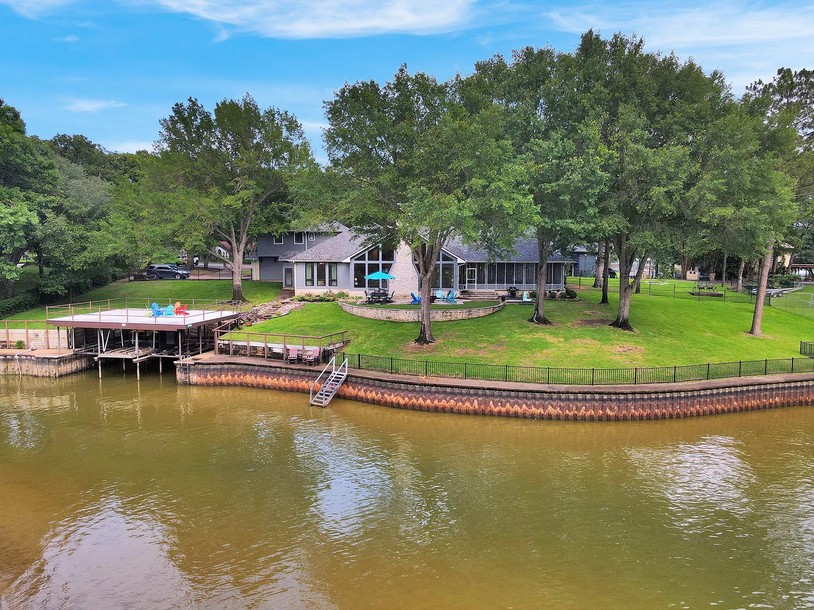 Single Family Residence For Sale in Henderson County , 103 Glenn Road, Mabank, Texas 75156, 5 Bedroom, 5 Bathroom, 2 Garage spaces, 4,400 Sqft, built in 1991, mls#21271343, Real Estate Agent in Mabank, Homes For Sale in Henderson county, Homes For Sale in Mabank, Realtor in Mabank Texas, Real Estate Brokerage Independent Realty Texas, Luminita Cordes Realtor