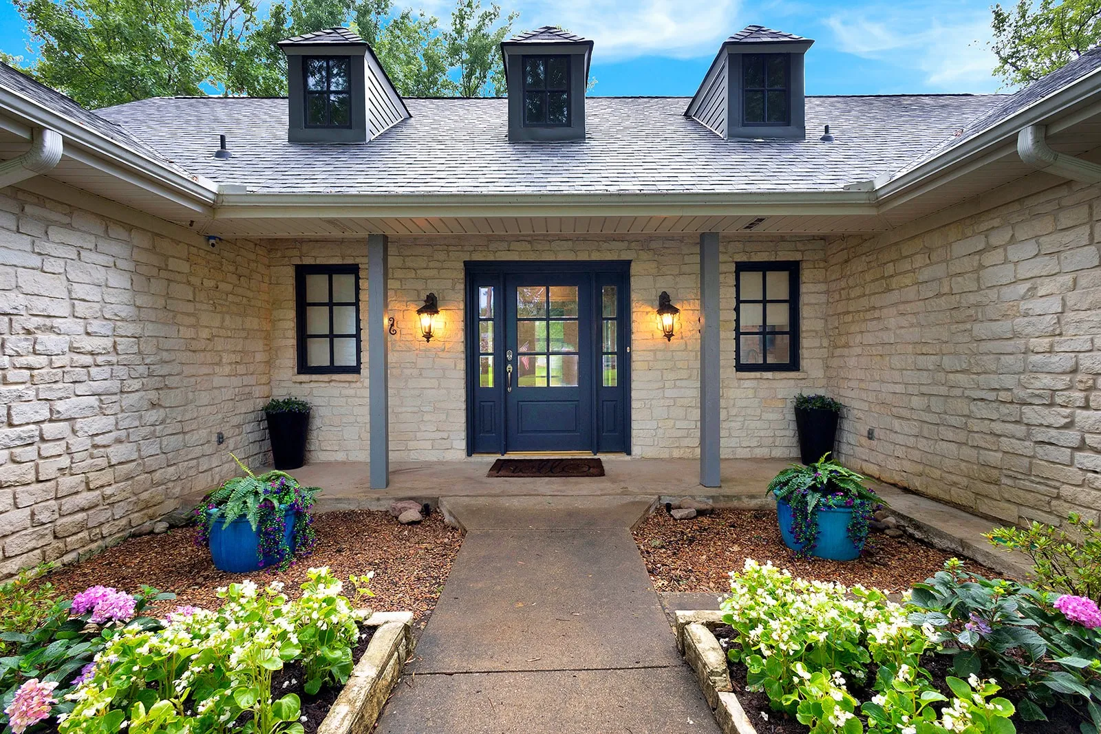 Single Family Residence For Sale in Henderson County , 103 Glenn Road, Mabank, Texas 75156, 5 Bedroom, 5 Bathroom, 2 Garage spaces, 4,400 Sqft, built in 1991, mls#21271343, Real Estate Agent in Mabank, Homes For Sale in Henderson county, Homes For Sale in Mabank, Realtor in Mabank Texas, Real Estate Brokerage Independent Realty Texas, Luminita Cordes Realtor