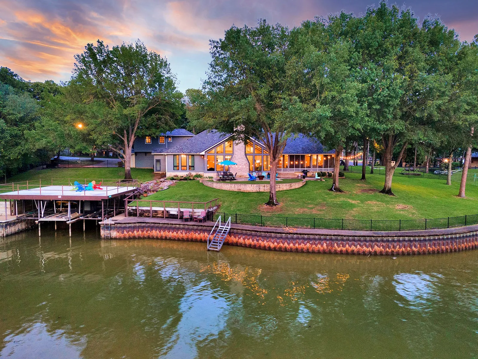 Single Family Residence For Sale in Henderson County , 103 Glenn Road, Mabank, Texas 75156, 5 Bedroom, 5 Bathroom, 2 Garage spaces, 4,400 Sqft, built in 1991, mls#21271343, Real Estate Agent in Mabank, Homes For Sale in Henderson county, Homes For Sale in Mabank, Realtor in Mabank Texas, Real Estate Brokerage Independent Realty Texas, Luminita Cordes Realtor