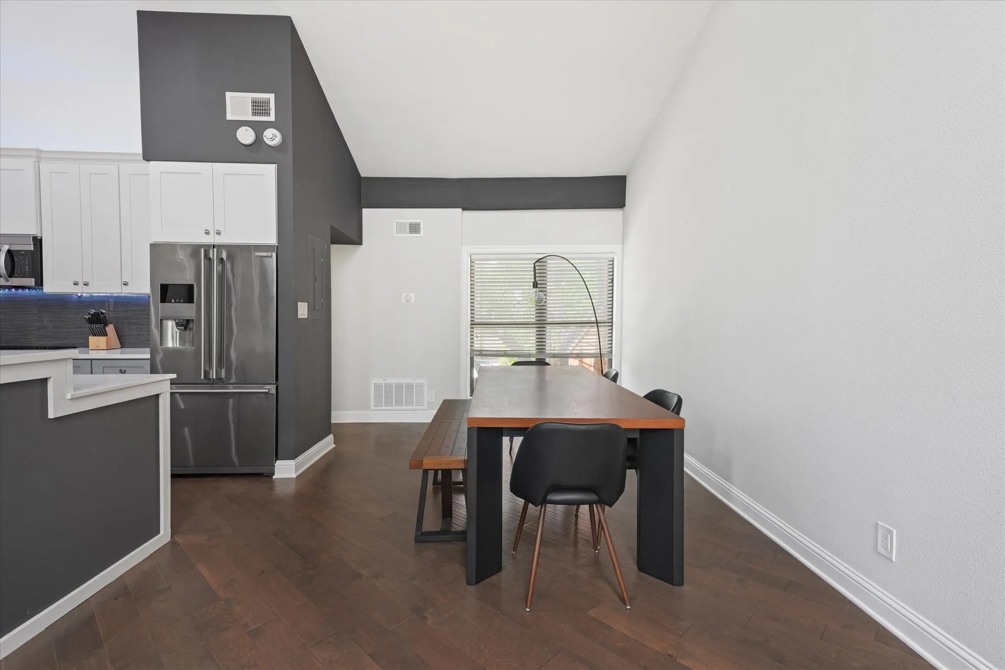 Condominium For Sale in Dallas County , 7418 Fair Oaks Avenue G, Dallas, Texas 75231, 3 Bedroom, 3 Bathroom, 2 Garage spaces, 2,230 Sqft, built in 1974, mls#21269527, Real Estate Agent in Dallas, Homes For Sale in Dallas county, Homes For Sale in Dallas, Realtor in Dallas Texas, Real Estate Brokerage Independent Realty Texas, Luminita Cordes Realtor
