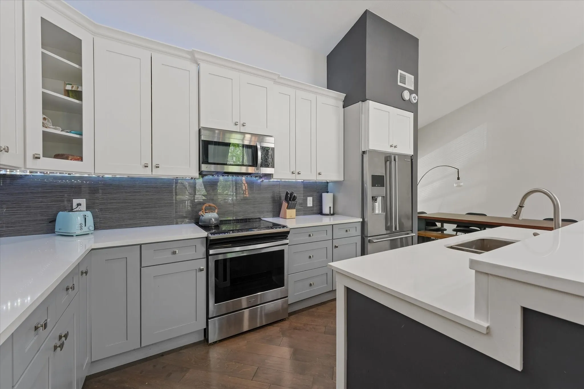 Condominium For Sale in Dallas County , 7418 Fair Oaks Avenue G, Dallas, Texas 75231, 3 Bedroom, 3 Bathroom, 2 Garage spaces, 2,230 Sqft, built in 1974, mls#21269527, Real Estate Agent in Dallas, Homes For Sale in Dallas county, Homes For Sale in Dallas, Realtor in Dallas Texas, Real Estate Brokerage Independent Realty Texas, Luminita Cordes Realtor