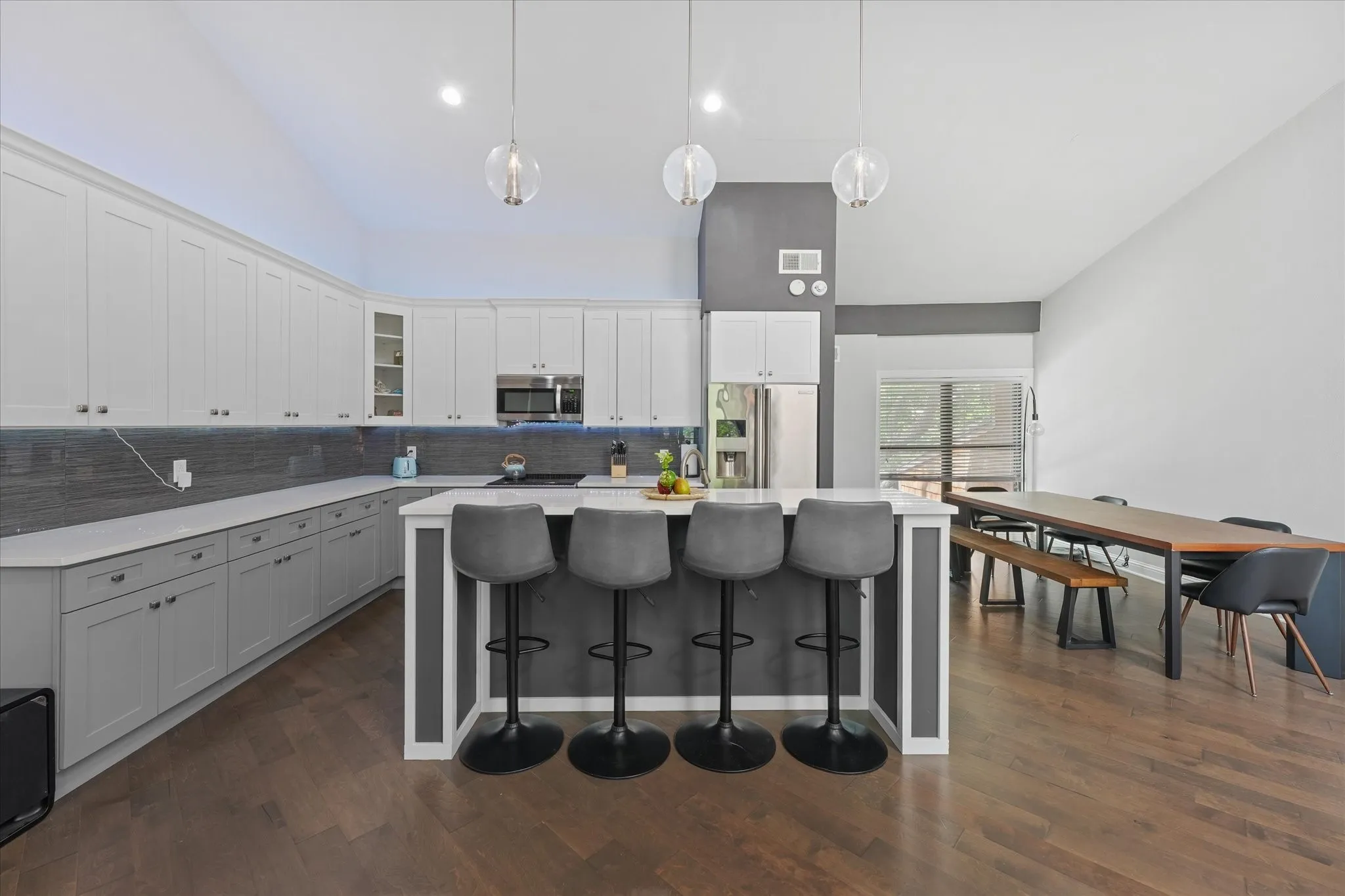 Condominium For Sale in Dallas County , 7418 Fair Oaks Avenue G, Dallas, Texas 75231, 3 Bedroom, 3 Bathroom, 2 Garage spaces, 2,230 Sqft, built in 1974, mls#21269527, Real Estate Agent in Dallas, Homes For Sale in Dallas county, Homes For Sale in Dallas, Realtor in Dallas Texas, Real Estate Brokerage Independent Realty Texas, Luminita Cordes Realtor