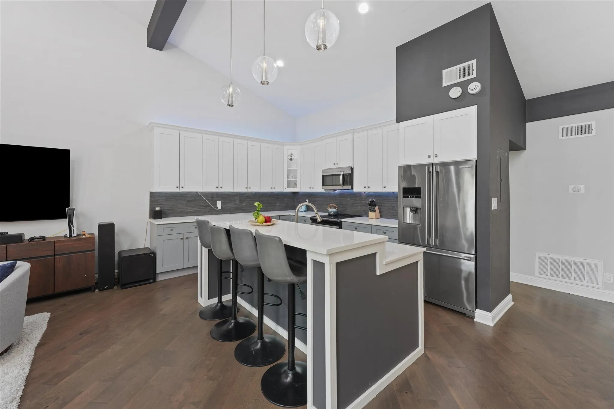 Condominium For Sale in Dallas County , 7418 Fair Oaks Avenue G, Dallas, Texas 75231, 3 Bedroom, 3 Bathroom, 2 Garage spaces, 2,230 Sqft, built in 1974, mls#21269527, Real Estate Agent in Dallas, Homes For Sale in Dallas county, Homes For Sale in Dallas, Realtor in Dallas Texas, Real Estate Brokerage Independent Realty Texas, Luminita Cordes Realtor