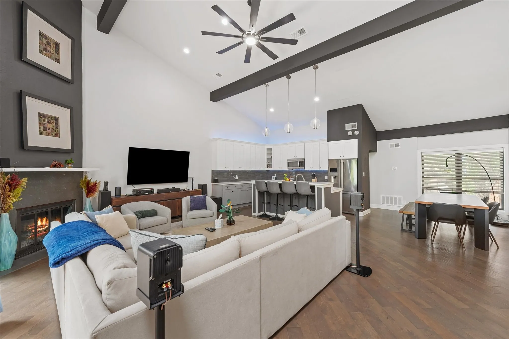 Condominium For Sale in Dallas County , 7418 Fair Oaks Avenue G, Dallas, Texas 75231, 3 Bedroom, 3 Bathroom, 2 Garage spaces, 2,230 Sqft, built in 1974, mls#21269527, Real Estate Agent in Dallas, Homes For Sale in Dallas county, Homes For Sale in Dallas, Realtor in Dallas Texas, Real Estate Brokerage Independent Realty Texas, Luminita Cordes Realtor