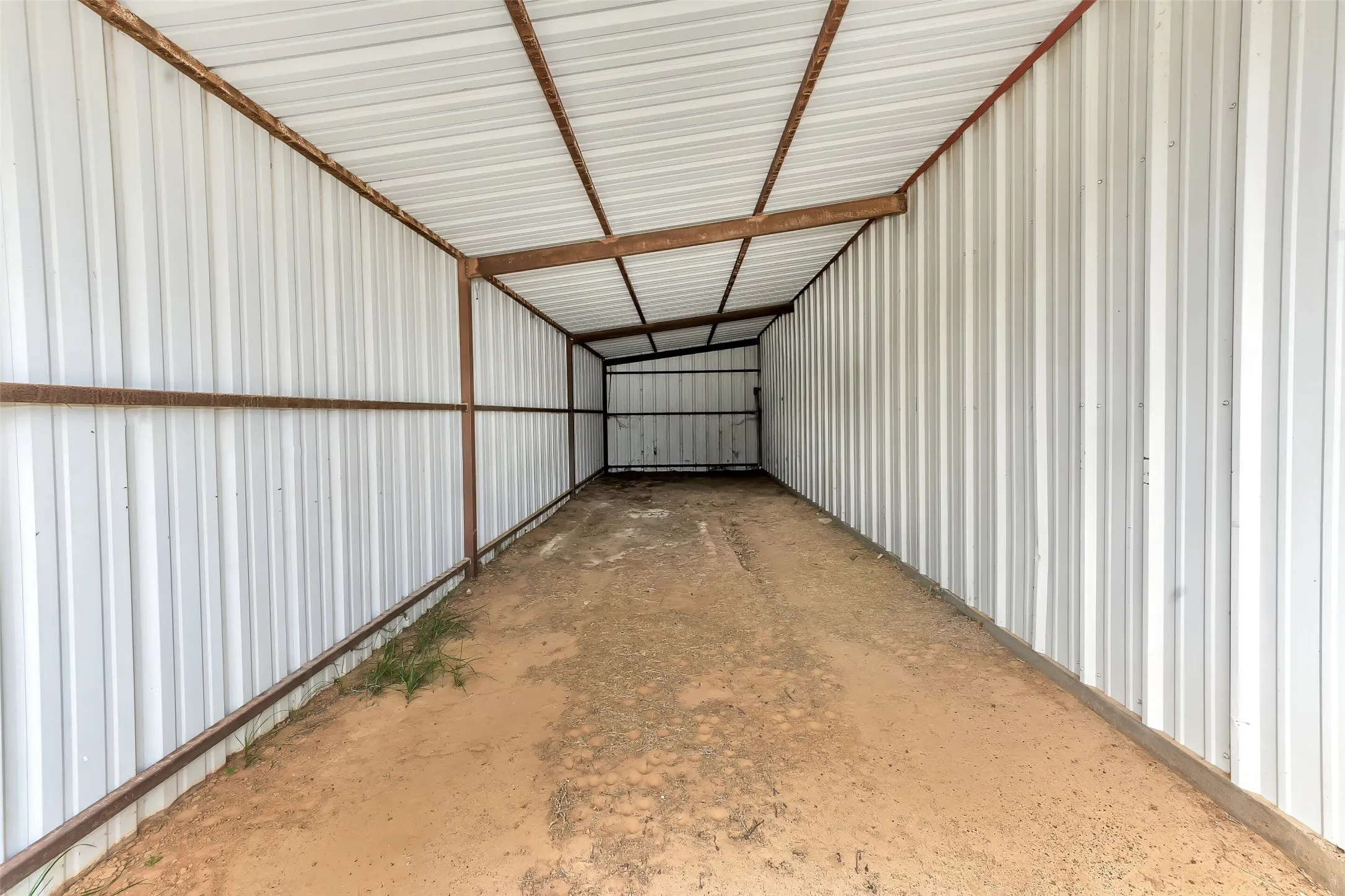 Covered area for​​‌​​​​‌​​‌‌​‌‌​​​‌‌​‌​‌​‌​​​‌​​ hay.