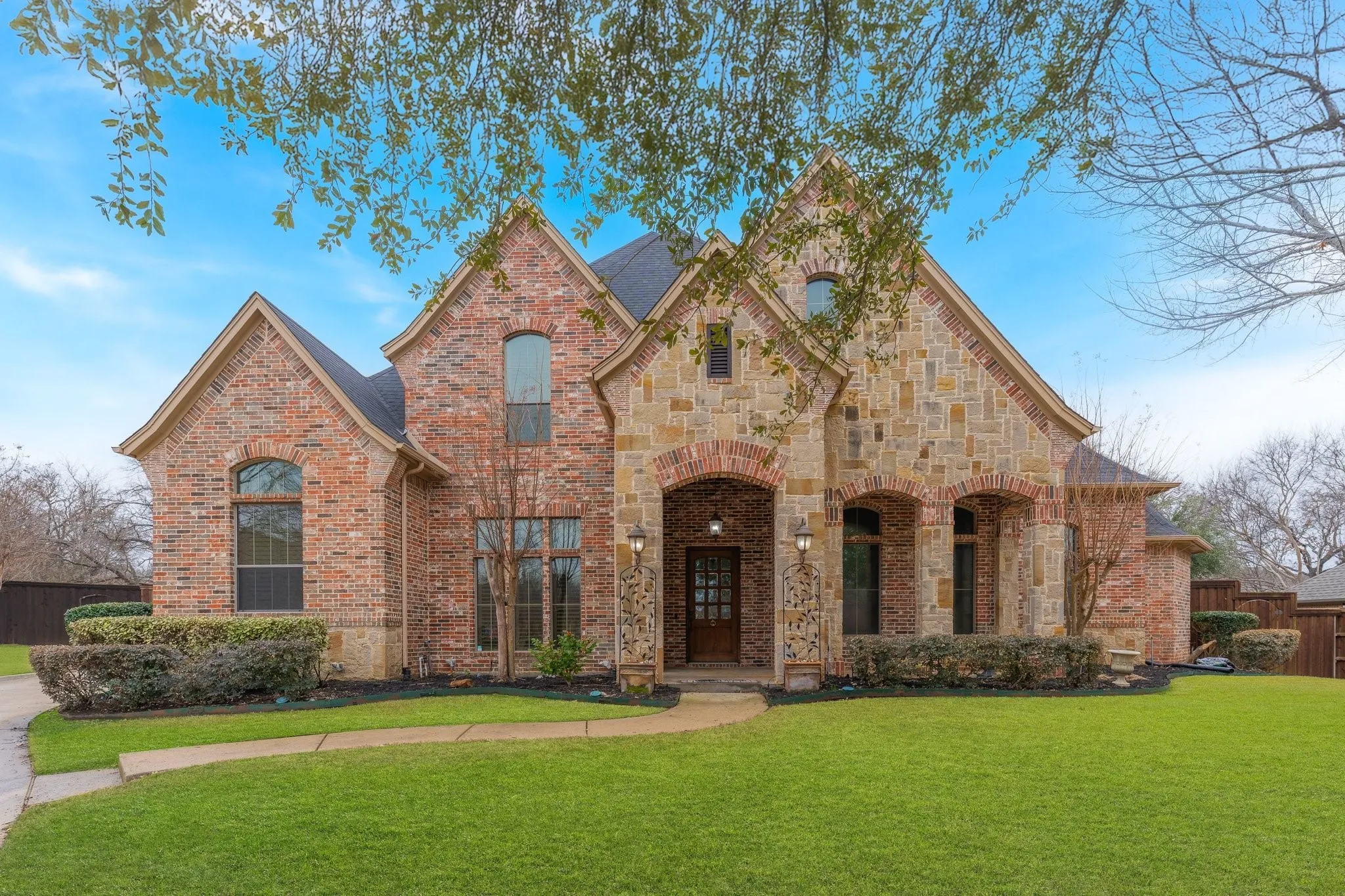 Single Family Residence For Rent in Denton County , 109 Meadowlands Drive, Denton, Texas 76210, 4 Bedroom, 4 Bathroom, 3 Garage spaces, 3,872 Sqft, built in 2006, mls#21275520, Real Estate Agent in Denton, Homes For Rent in Denton county, Homes For Rent in Denton, Realtor in Denton Texas, Real Estate Brokerage Independent Realty Texas, Luminita Cordes Realtor