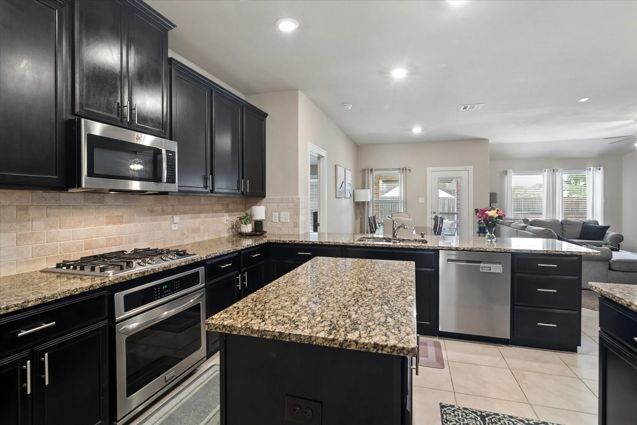 Single Family Residence For Sale in Collin County , 3609 Bastrop Street, Melissa, Texas 75454, 3 Bedroom, 2 Bathroom, 2 Garage spaces, 1,897 Sqft, built in 2017, mls#21275532, Real Estate Agent in Melissa, Homes For Sale in Collin county, Homes For Sale in Melissa, Realtor in Melissa Texas, Real Estate Brokerage Independent Realty Texas, Luminita Cordes Realtor
