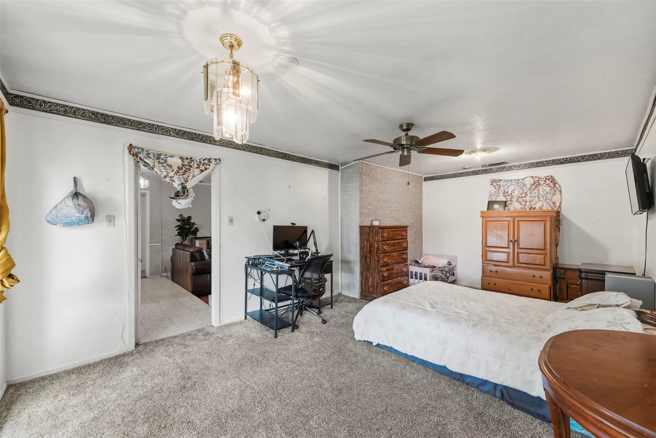 Single Family Residence For Sale in Dallas County , 613 Misty Glen Drive, De Soto, Texas 75115, 3 Bedroom, 2 Bathroom, Garage spaces, 2,184 Sqft, built in 1964, mls#21274447, Real Estate Agent in De Soto, Homes For Sale in Dallas county, Homes For Sale in De Soto, Realtor in De Soto Texas, Real Estate Brokerage Independent Realty Texas, Luminita Cordes Realtor