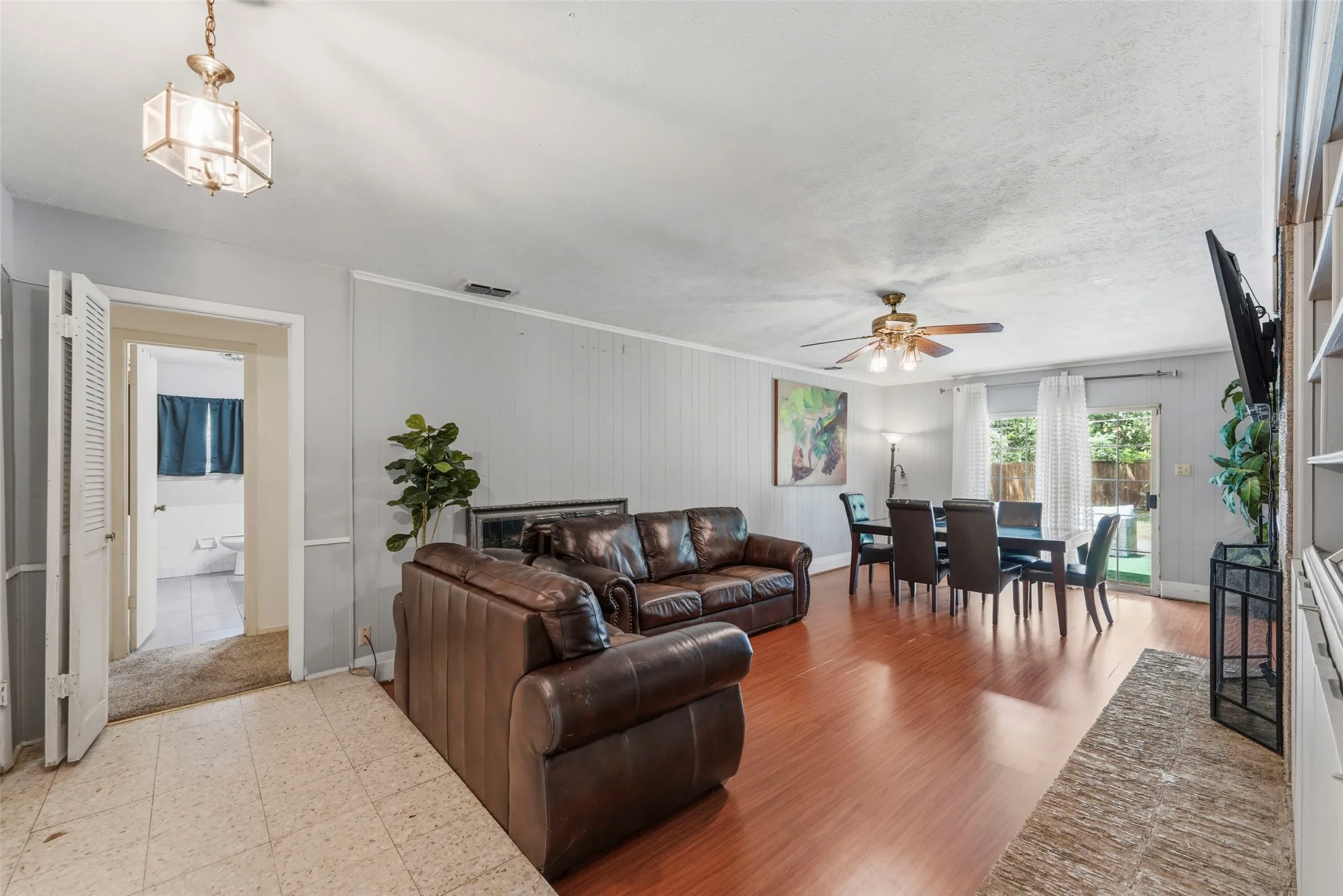 Single Family Residence For Sale in Dallas County , 613 Misty Glen Drive, De Soto, Texas 75115, 3 Bedroom, 2 Bathroom, Garage spaces, 2,184 Sqft, built in 1964, mls#21274447, Real Estate Agent in De Soto, Homes For Sale in Dallas county, Homes For Sale in De Soto, Realtor in De Soto Texas, Real Estate Brokerage Independent Realty Texas, Luminita Cordes Realtor