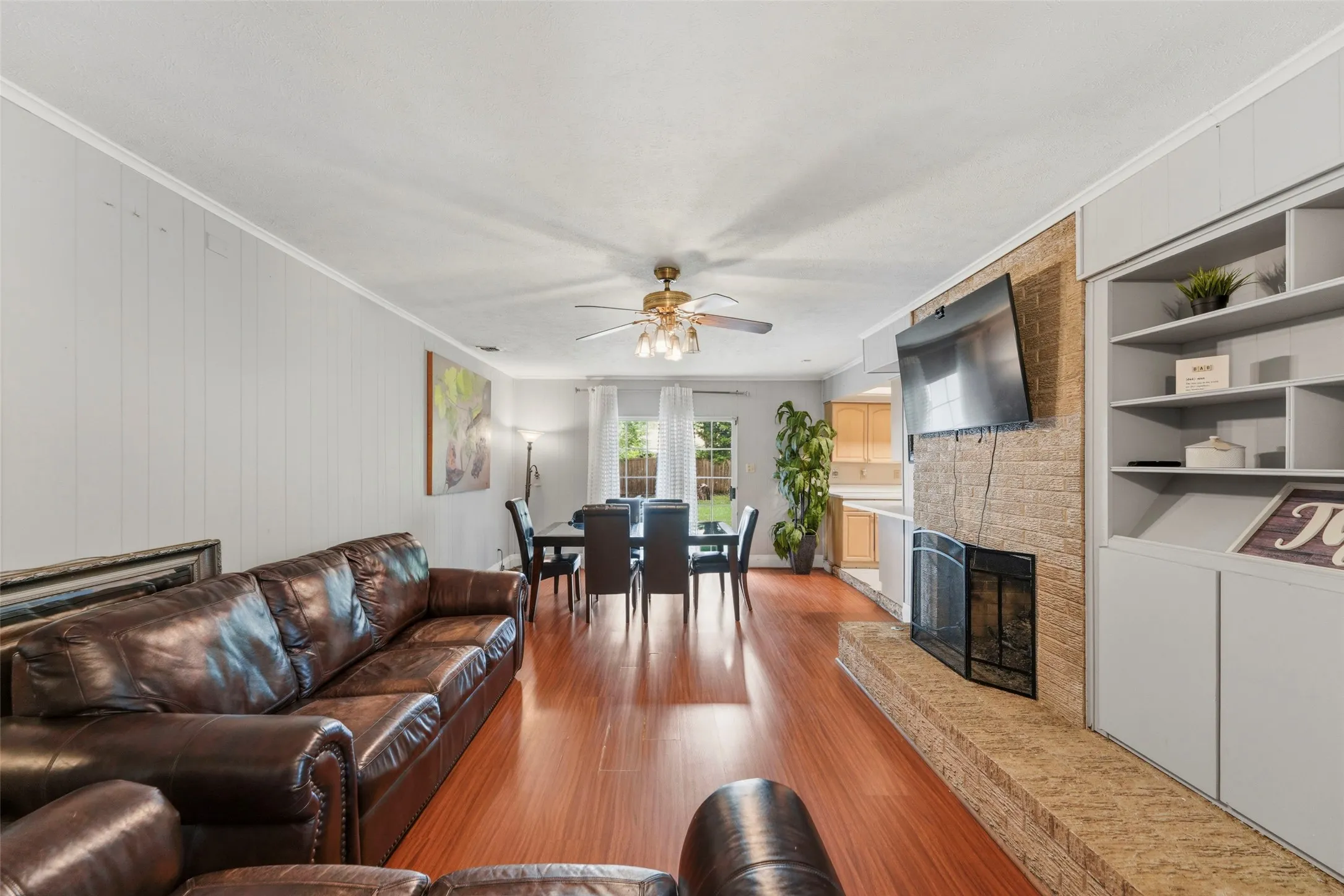Single Family Residence For Sale in Dallas County , 613 Misty Glen Drive, De Soto, Texas 75115, 3 Bedroom, 2 Bathroom, Garage spaces, 2,184 Sqft, built in 1964, mls#21274447, Real Estate Agent in De Soto, Homes For Sale in Dallas county, Homes For Sale in De Soto, Realtor in De Soto Texas, Real Estate Brokerage Independent Realty Texas, Luminita Cordes Realtor