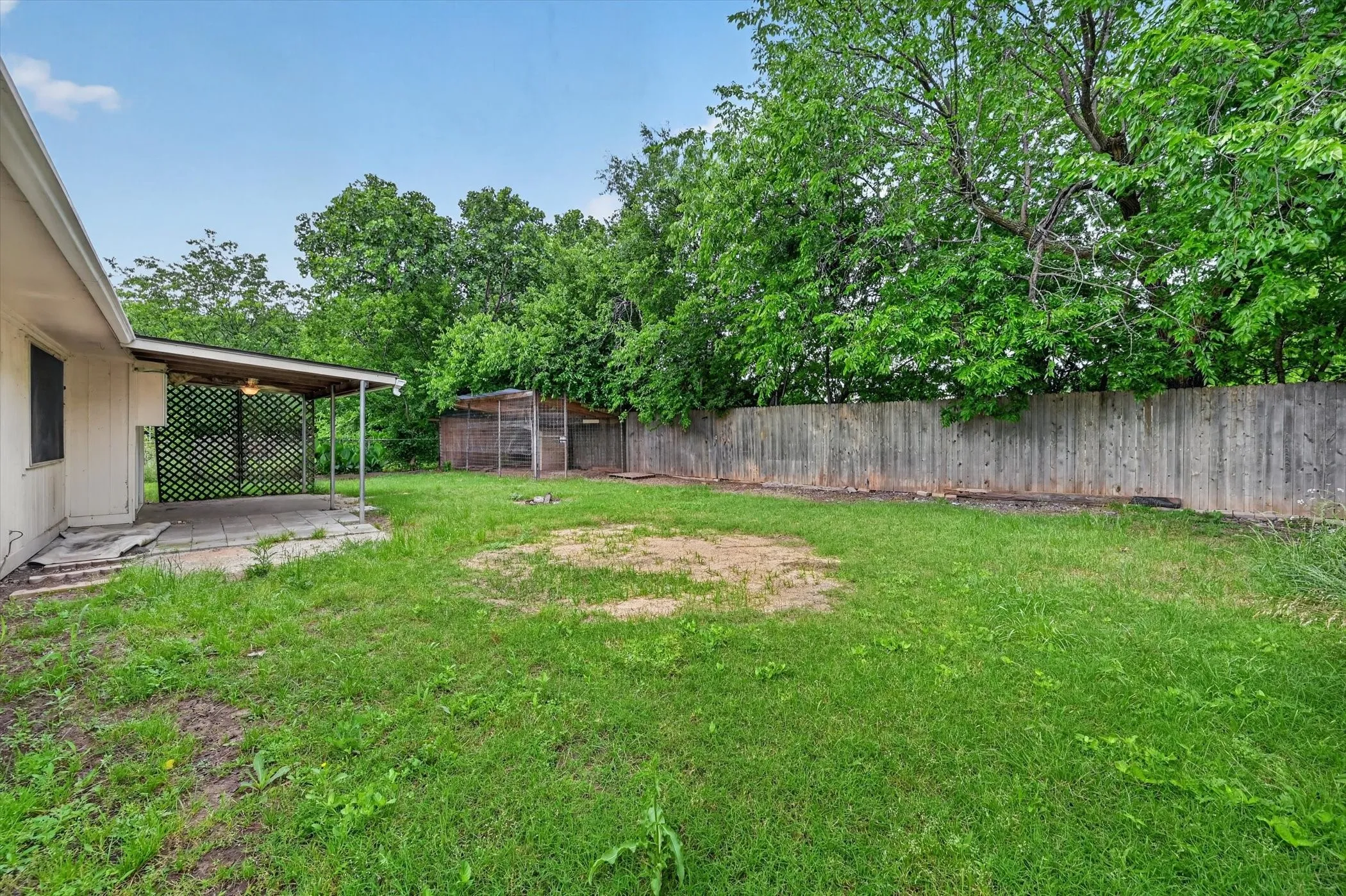 Single Family Residence For Sale in Tarrant County , 207 Water Lane, Crowley, Texas 76036, 3 Bedroom, 2 Bathroom, 2 Garage spaces, 1,092 Sqft, built in 1983, mls#21274737, Real Estate Agent in Crowley, Homes For Sale in Tarrant county, Homes For Sale in Crowley, Realtor in Crowley Texas, Real Estate Brokerage Independent Realty Texas, Luminita Cordes Realtor